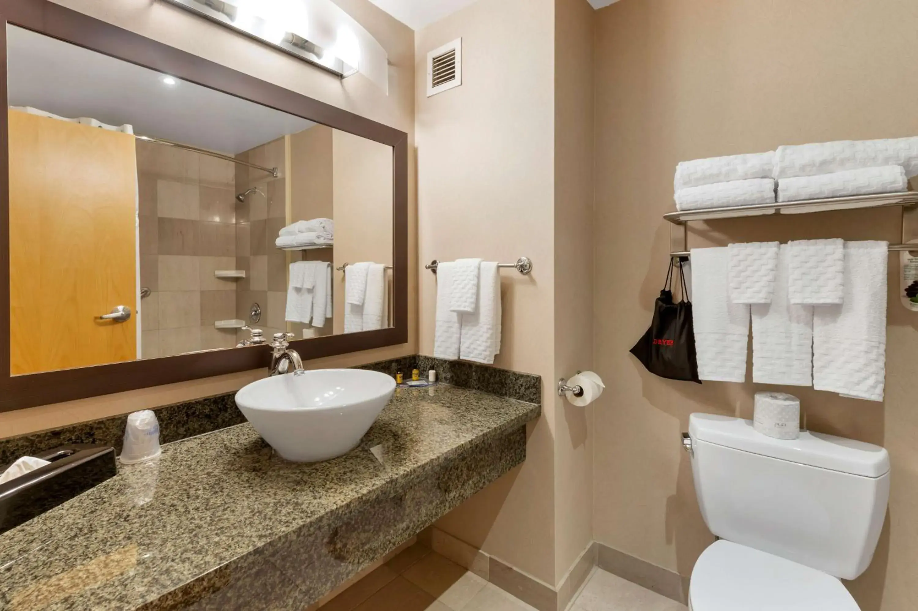 Queen Room with Two Queen Beds - Non Smoking in Best Western Plus Perth Parkside Inn & Spa Queen Room with Two Queen Beds - Non Smoking in Best Western Plus Perth Parkside Inn & Spa