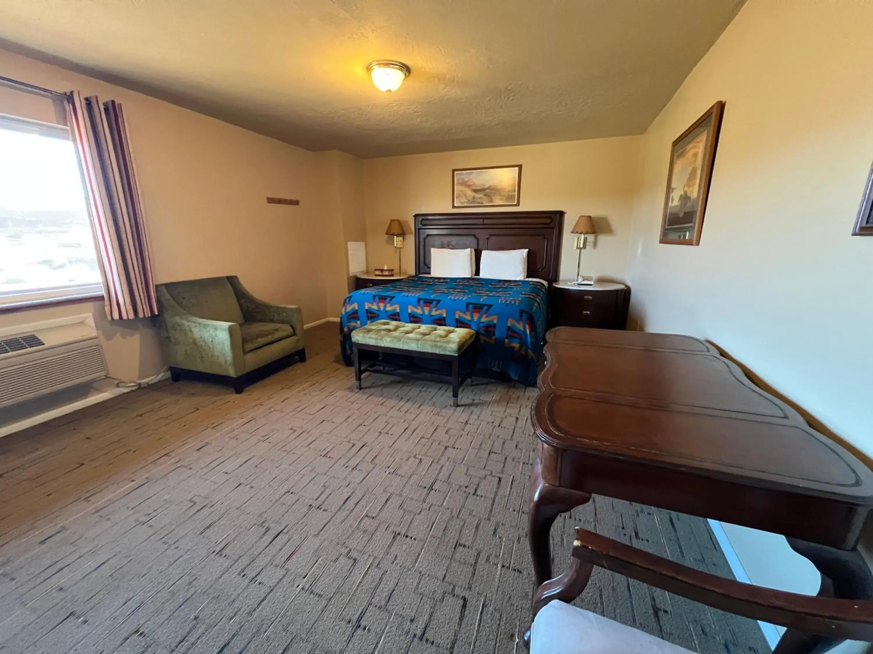 Superior King Room in The Rim Rock Inn Superior King Room in The Rim Rock Inn