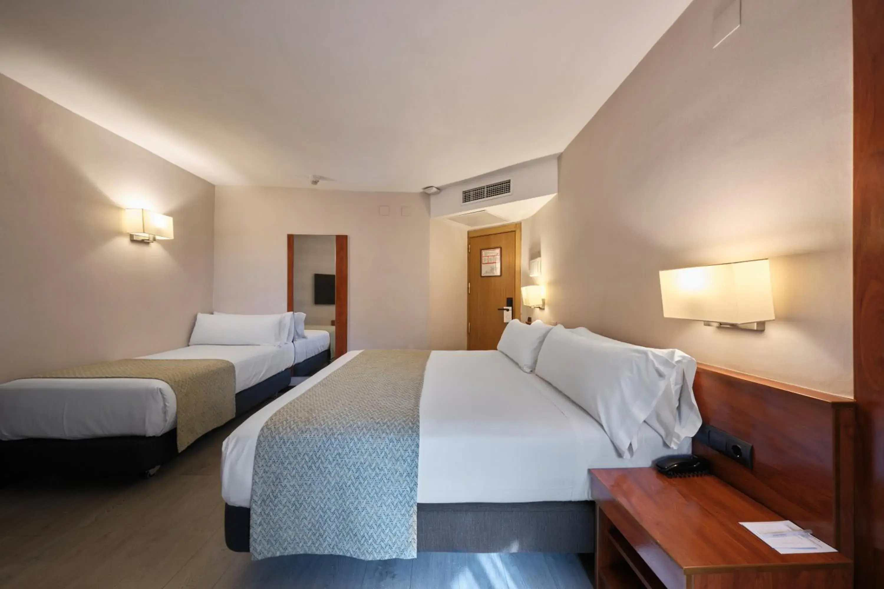 Triple Room (3 Adults) in Catalonia Park Putxet Triple Room (3 Adults) in Catalonia Park Putxet