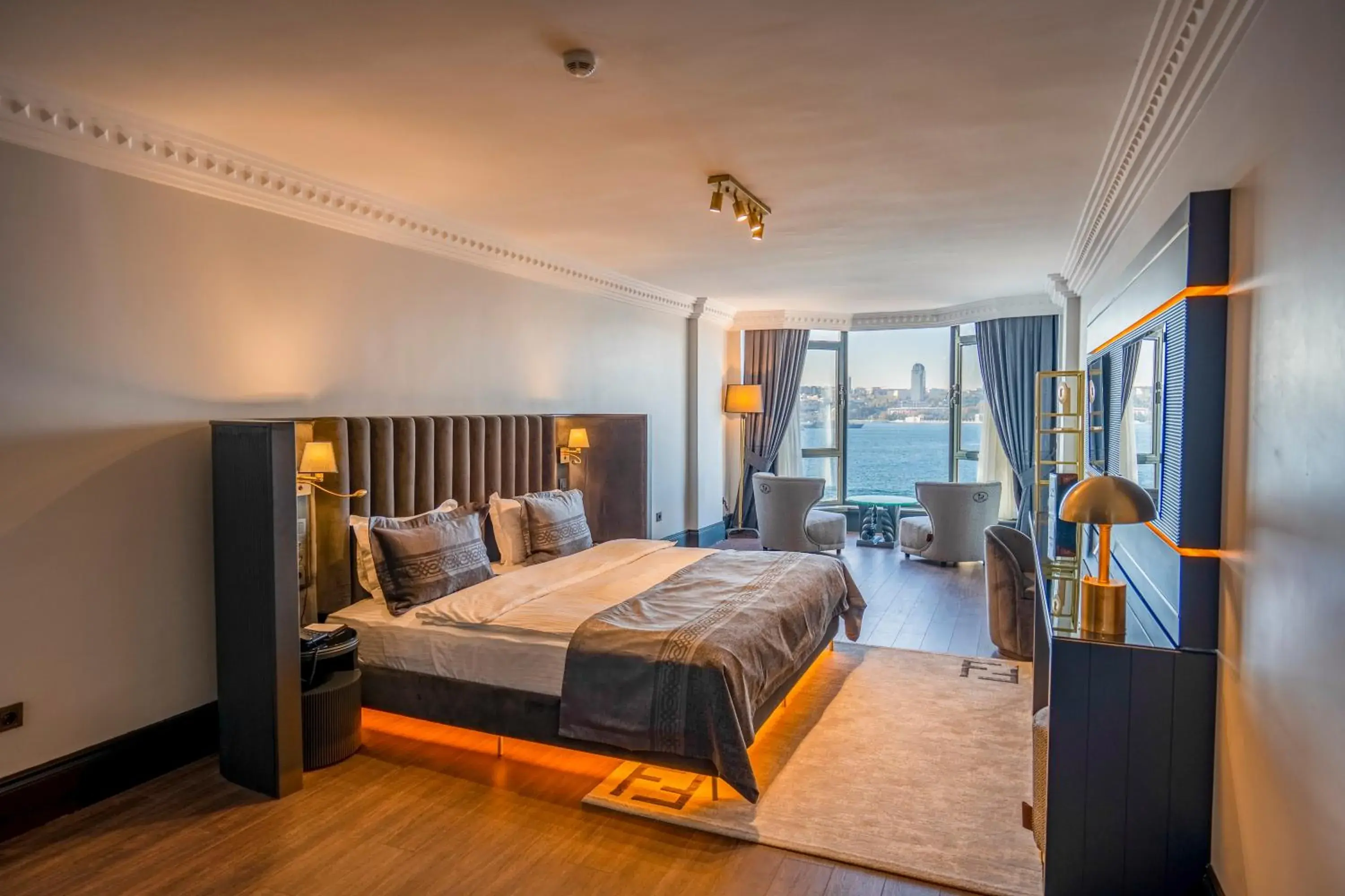 Deluxe Double Room with Sea View in A11 HOTEL BOSPHORUS Deluxe Double Room with Sea View in A11 HOTEL BOSPHORUS