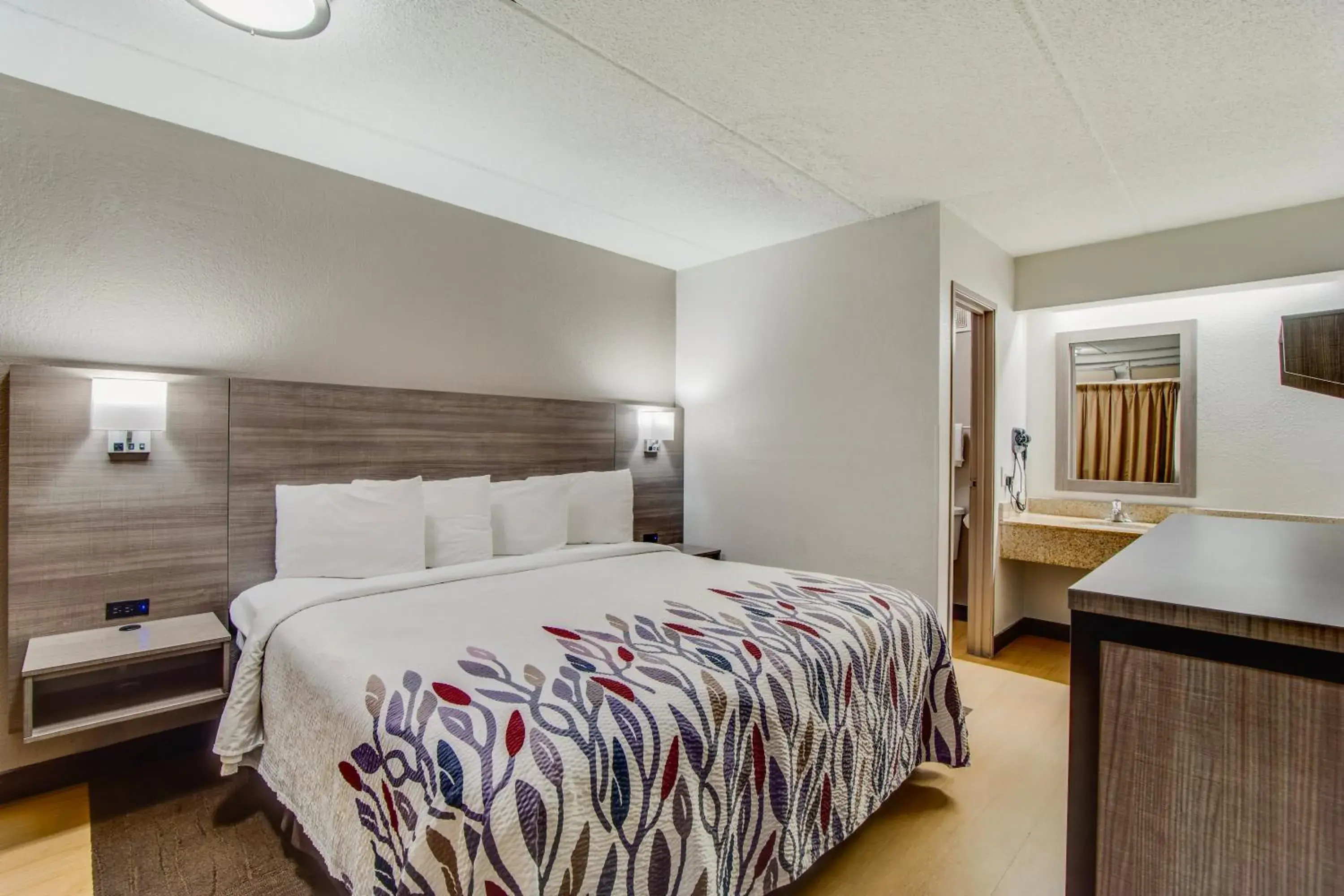 Standard King Room Smoke Free in Red Roof Inn Columbia East - Ft Jackson Standard King Room Smoke Free in Red Roof Inn Columbia East - Ft Jackson