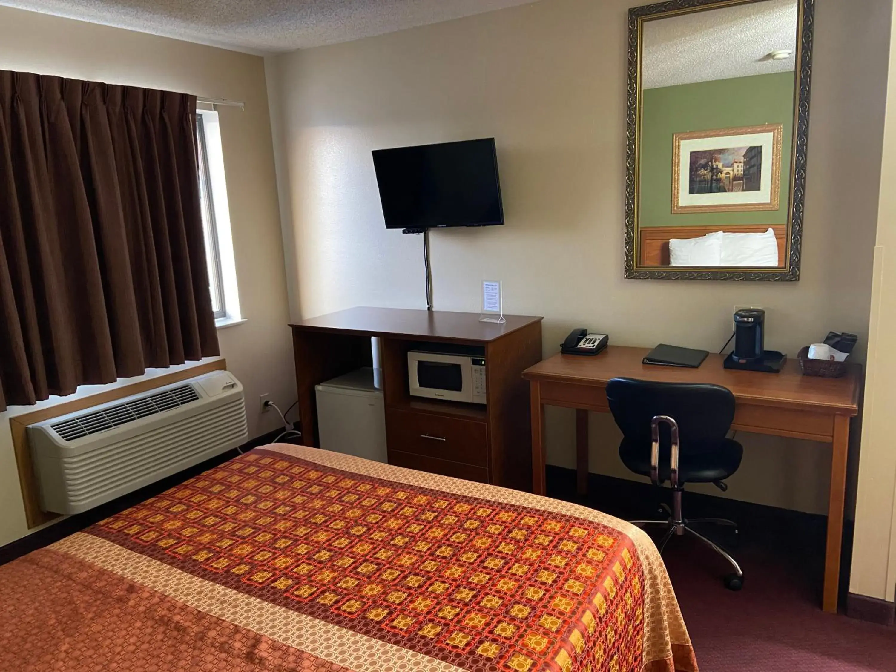 Double Room - single occupancy in Heartland Hotel & Suites Double Room - single occupancy in Heartland Hotel & Suites