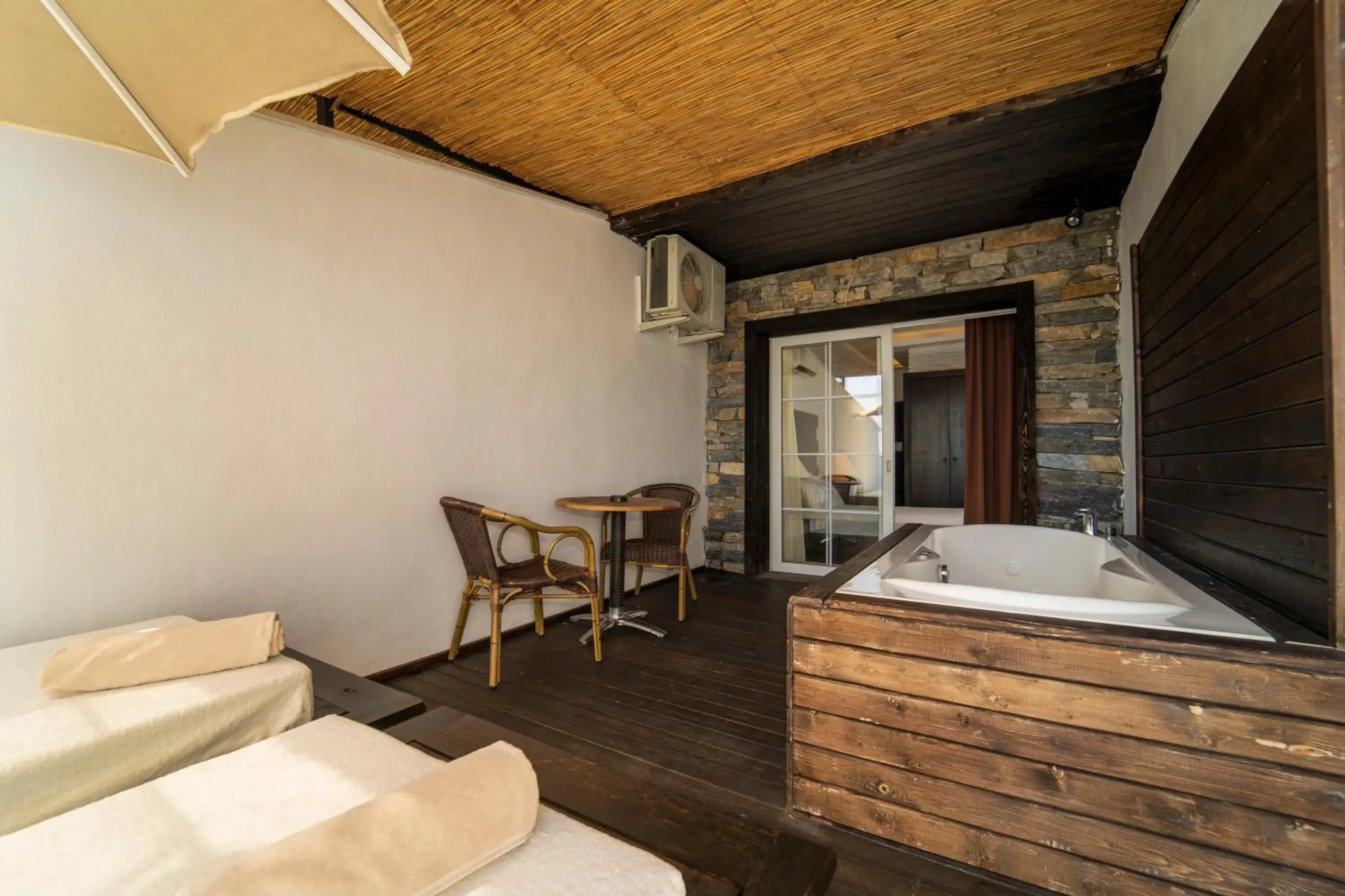 Superior Double Room in Manaspark Deluxe Hotel Superior Double Room in Manaspark Deluxe Hotel