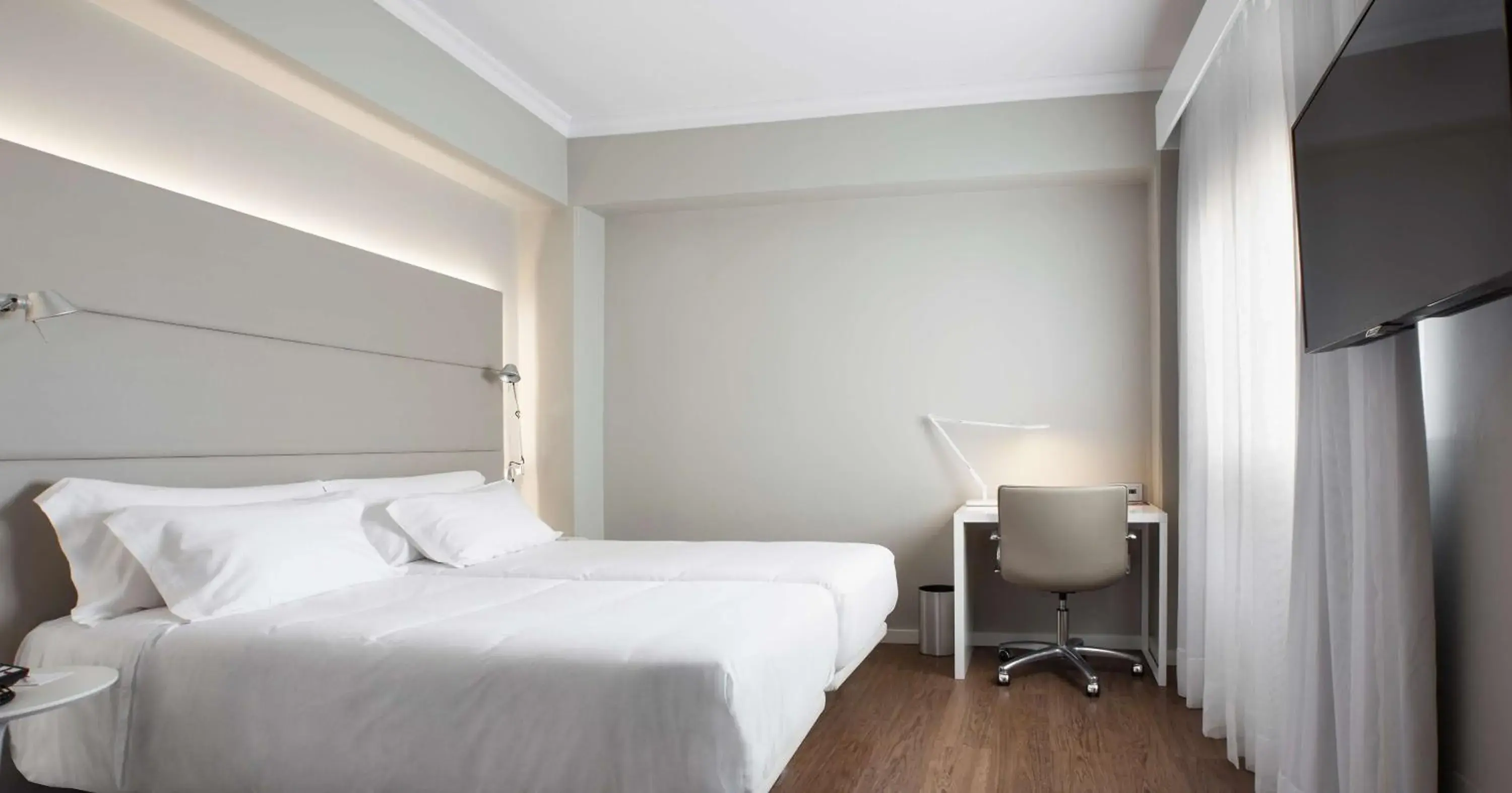 Double or Twin Room with Extra Bed (2 Adults + 1 Child) in NH Las Palmas Playa las Canteras Double or Twin Room with Extra Bed (2 Adults + 1 Child) in NH Las Palmas Playa las Canteras