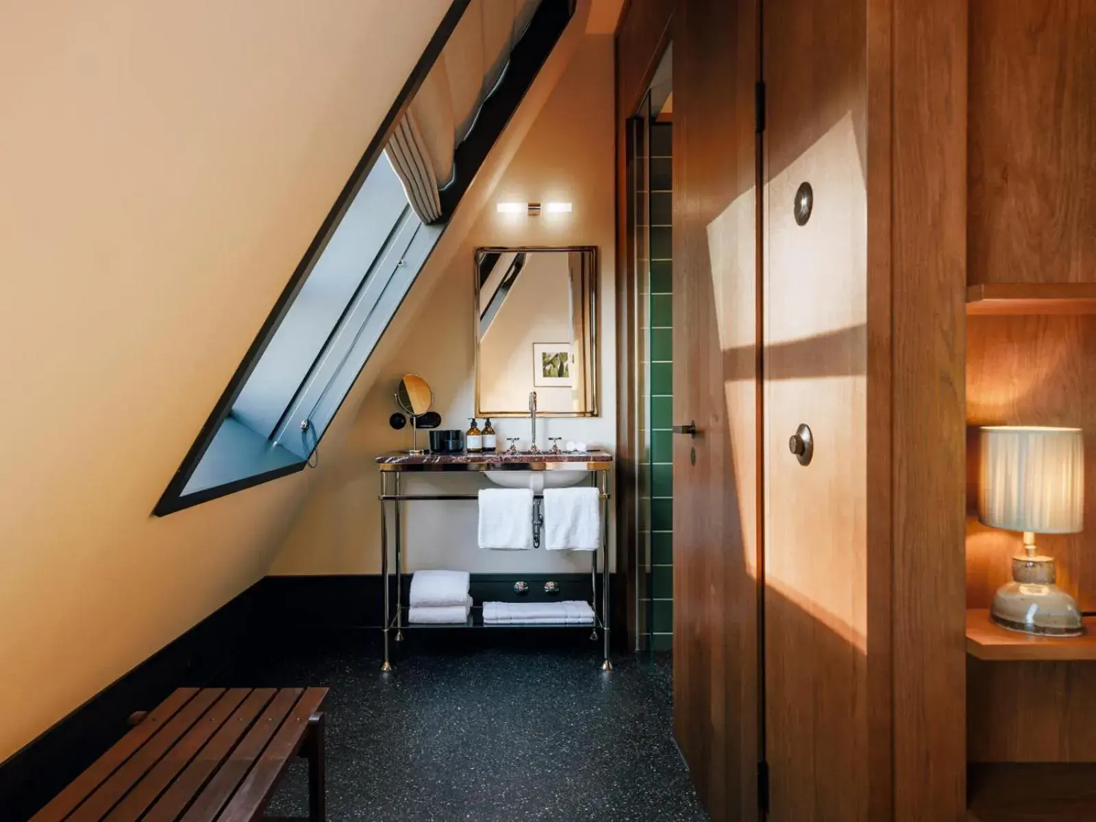 Standard Queen Room - single occupancy in Boutique Hotel Château Royal Standard Queen Room - single occupancy in Boutique Hotel Château Royal