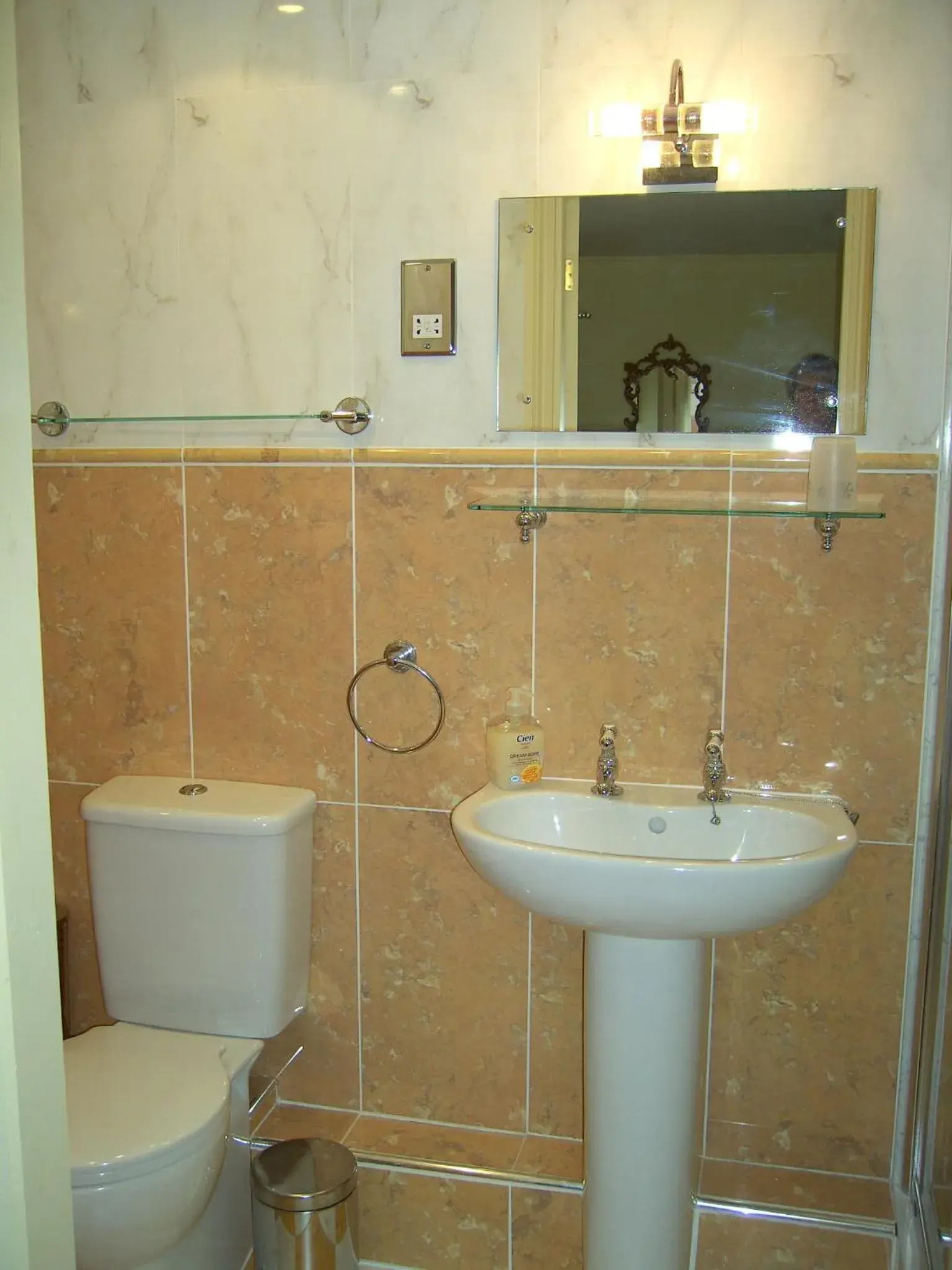 King Room in Thorpe Green House Vegetarian Bed & Breakfast King Room in Thorpe Green House Vegetarian Bed & Breakfast