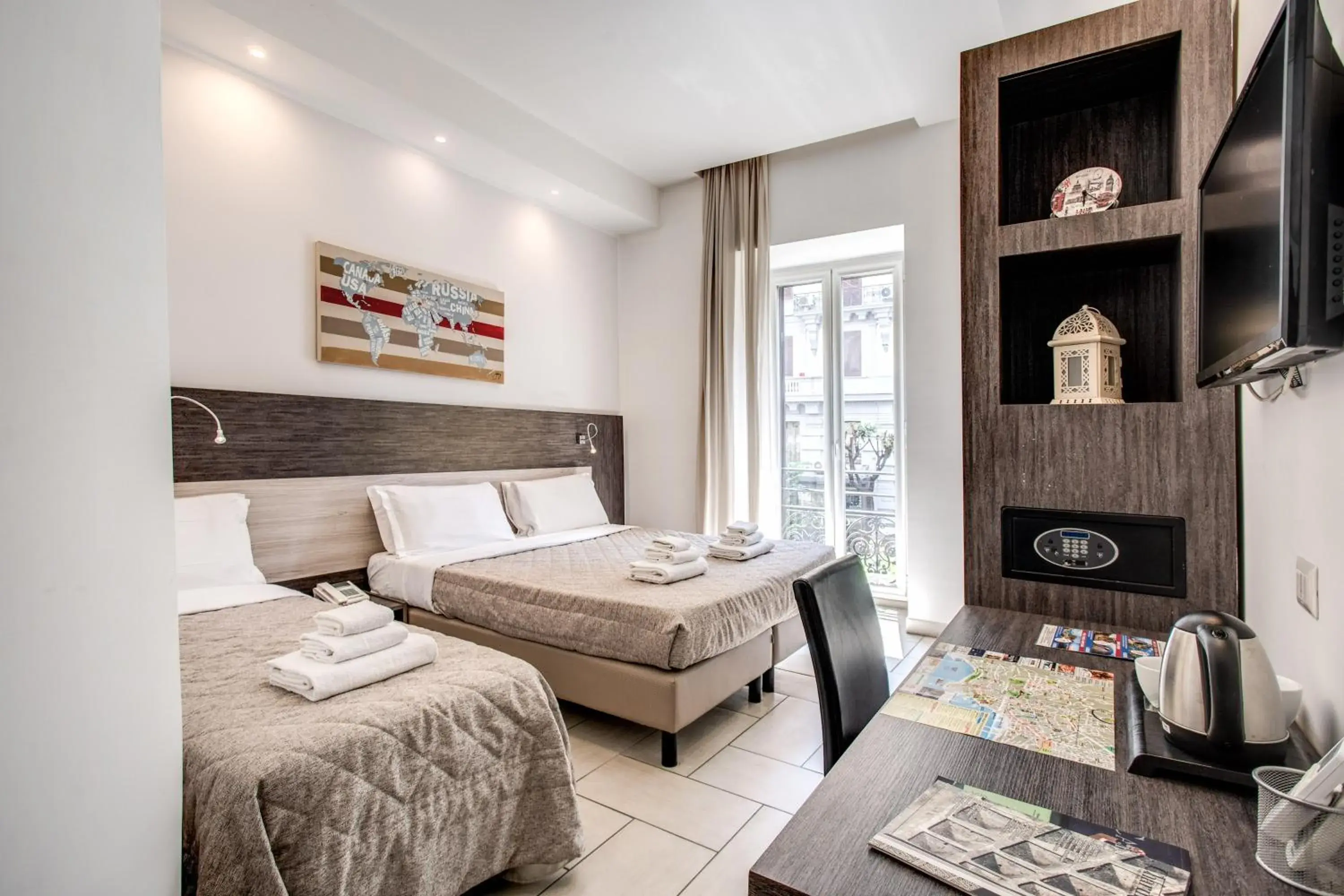 Superior Triple Room in Napoli Suite Superior Triple Room in Napoli Suite