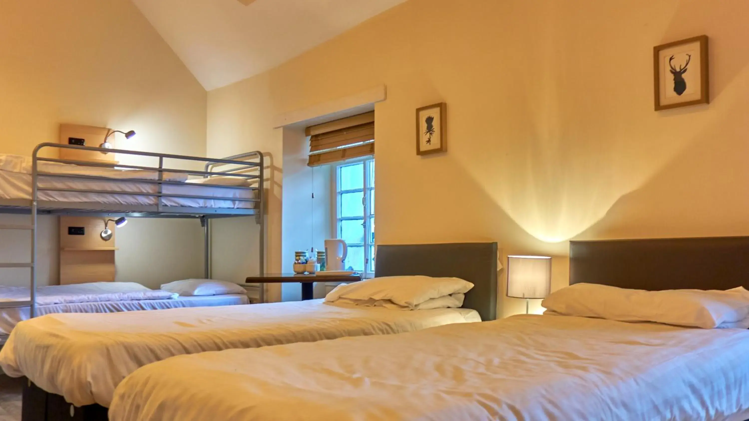 Family Room with Bathroom in Callander Hostel Family Room with Bathroom in Callander Hostel