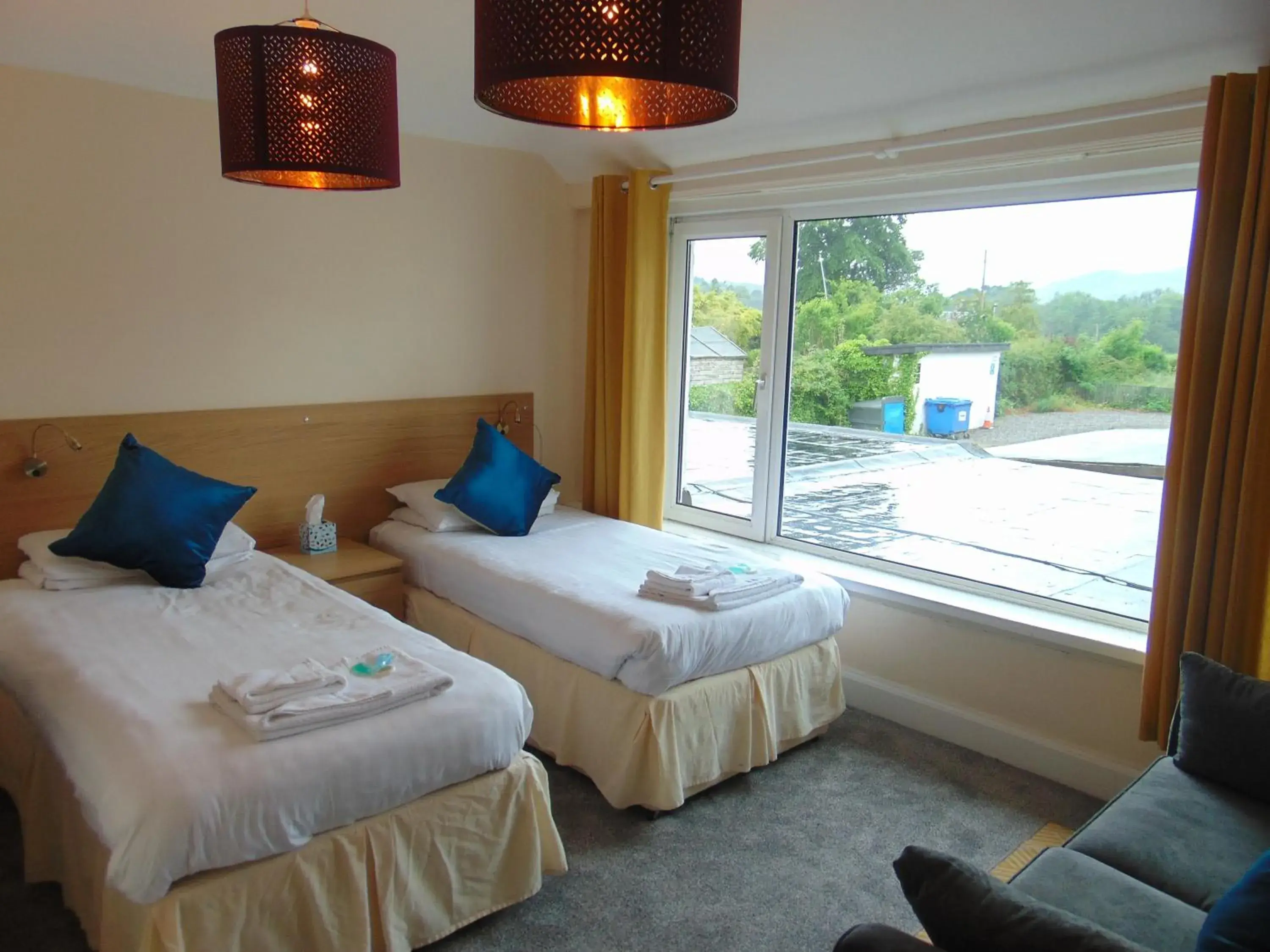 Triple Room with Mountain View in Callander Hostel Triple Room with Mountain View in Callander Hostel