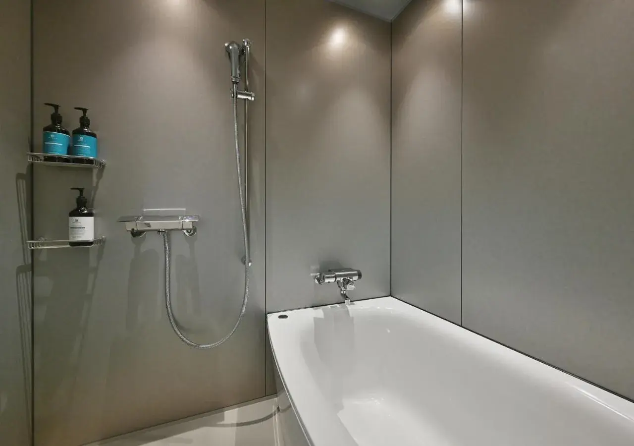 Superior Twin Room with Complimentary Breakfast in Prince Smart Inn Osaka Yodoyabashi Superior Twin Room with Complimentary Breakfast in Prince Smart Inn Osaka Yodoyabashi