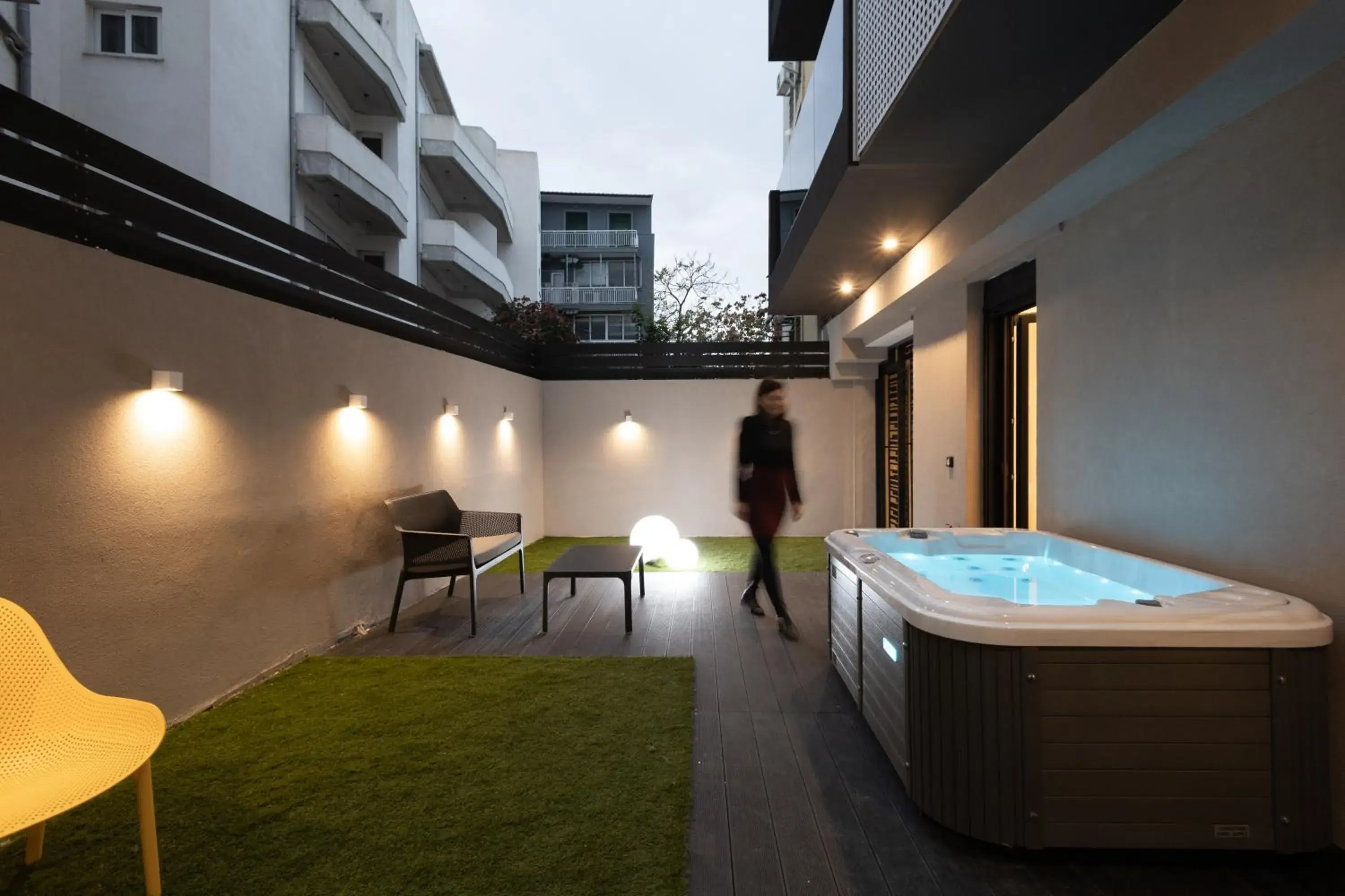 Superior Suite with Private Garden and Jacuzzi in Incanto Boutique Suites - Mets Superior Suite with Private Garden and Jacuzzi in Incanto Boutique Suites - Mets