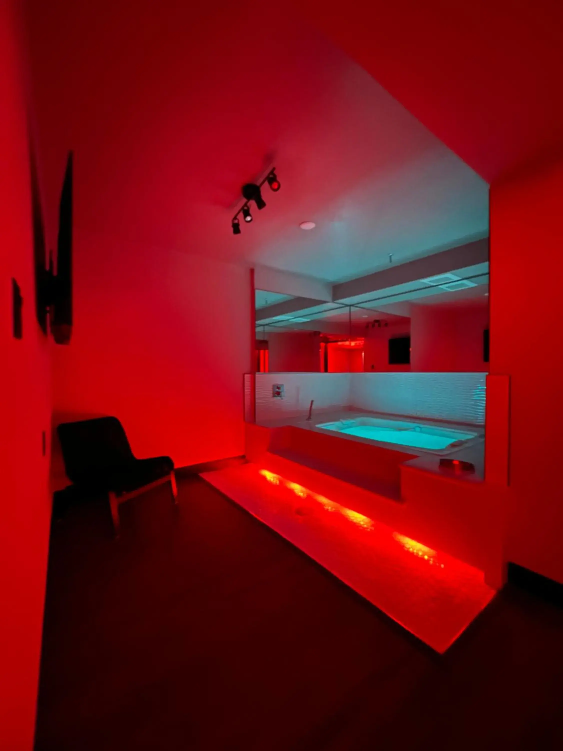 Deluxe Jacuzzi Suite in Imperial Suites, Adults Only Deluxe Jacuzzi Suite in Imperial Suites, Adults Only