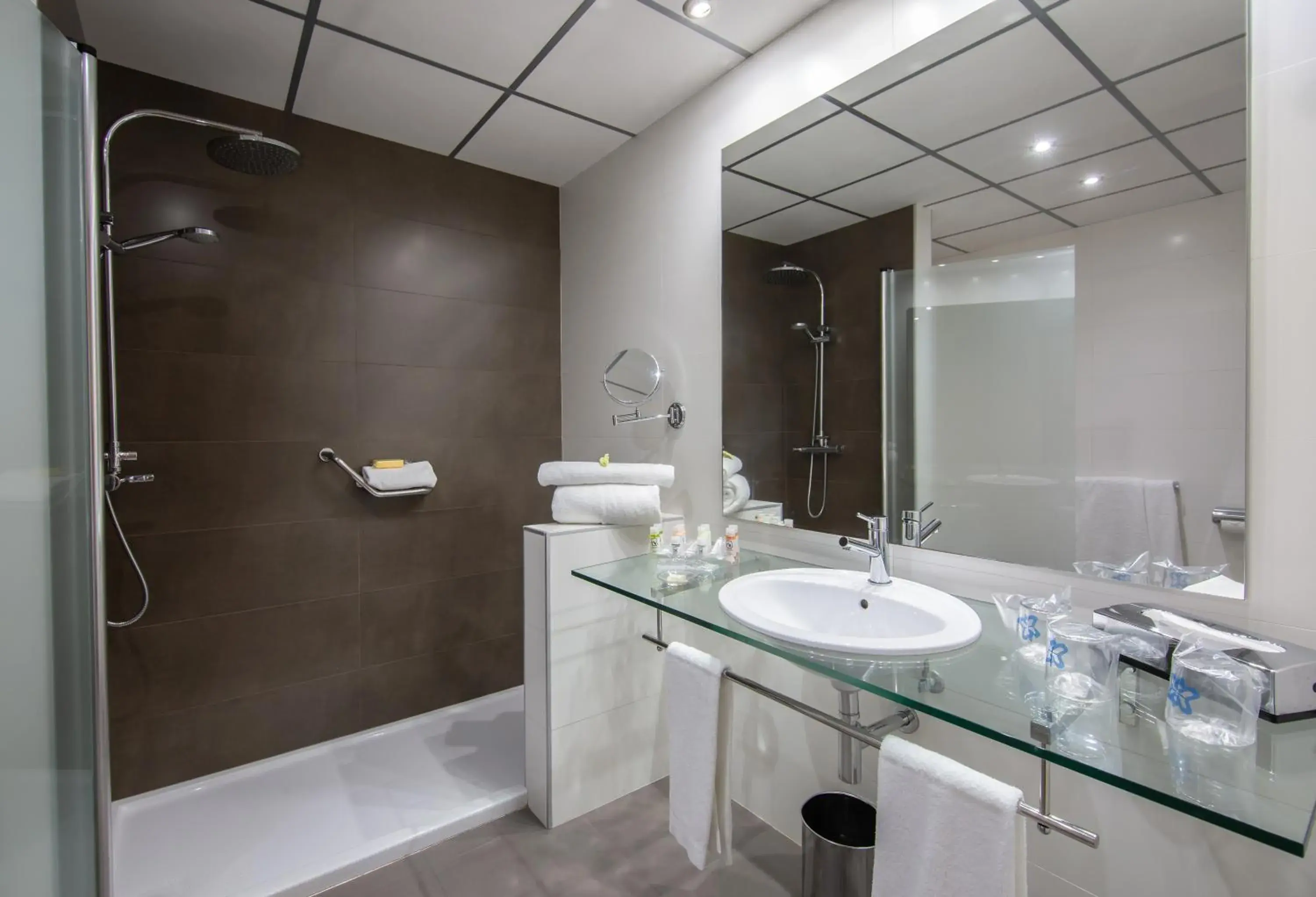 Twin Room with Extra Bed in Hotel Monte Puertatierra Twin Room with Extra Bed in Hotel Monte Puertatierra