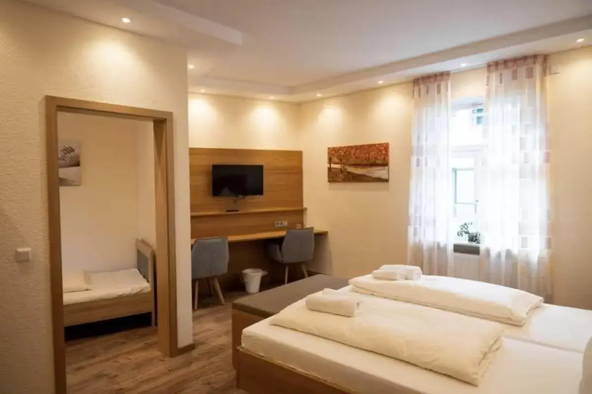 Deluxe Triple Room in Gasthause Zur Krone Hotel Deluxe Triple Room in Gasthause Zur Krone Hotel