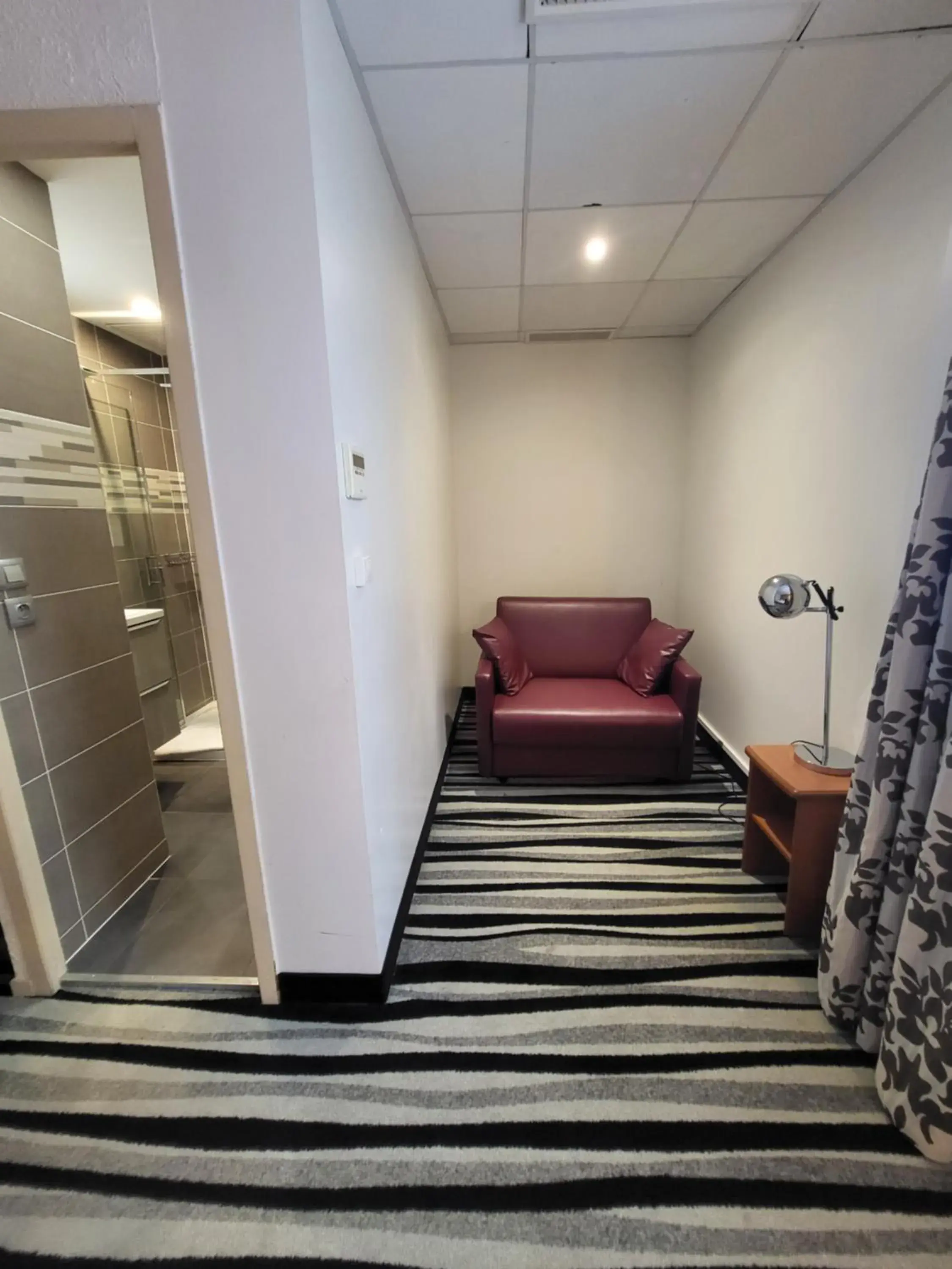 2 Single Beds 1 Junior Bed (Up To 10 Years) in Kyriad Saint Quentin en Yvelines - Montigny 2 Single Beds 1 Junior Bed (Up To 10 Years) in Kyriad Saint Quentin en Yvelines - Montigny