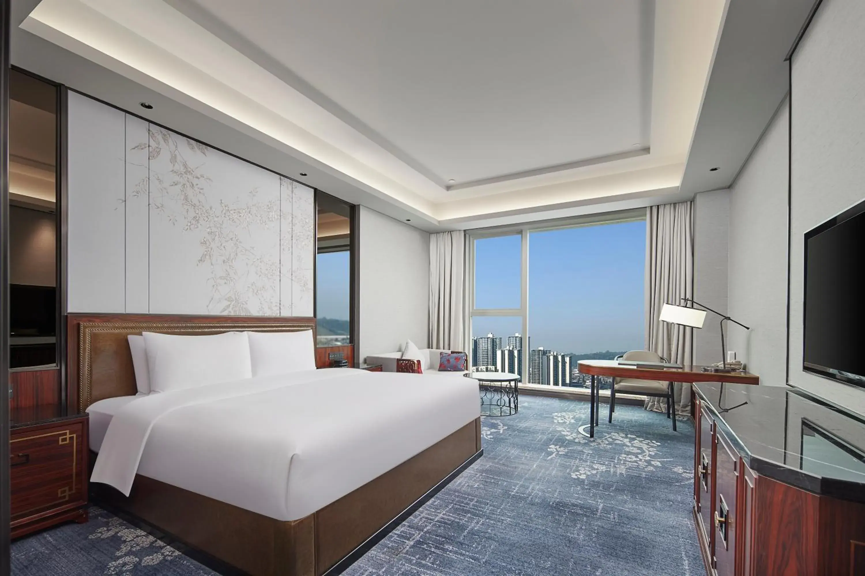 Standard King Room with Lounge Access in Hualuxe Leshan, an IHG Hotel Standard King Room with Lounge Access in Hualuxe Leshan, an IHG Hotel