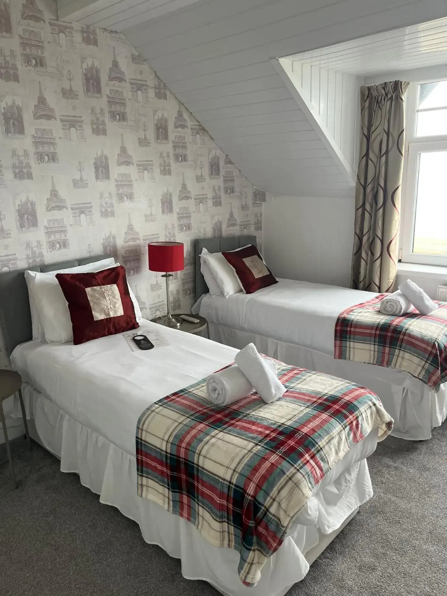 Deluxe Twin Room with Sea View in The Calder House Hotel Deluxe Twin Room with Sea View in The Calder House Hotel