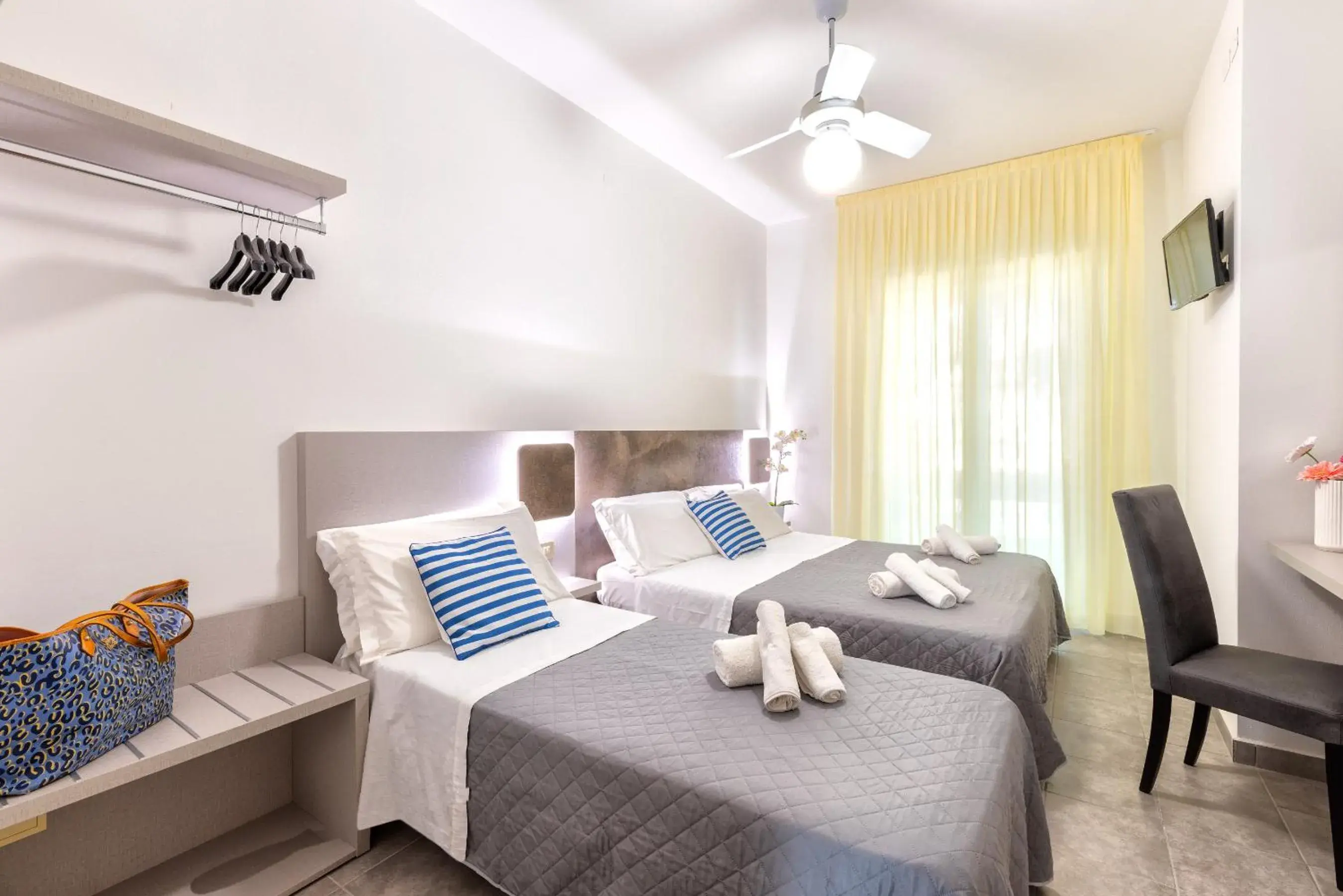 Triple Room with Balcony in Hotel Condor-New 2024-Con Piscina Triple Room with Balcony in Hotel Condor-New 2024-Con Piscina