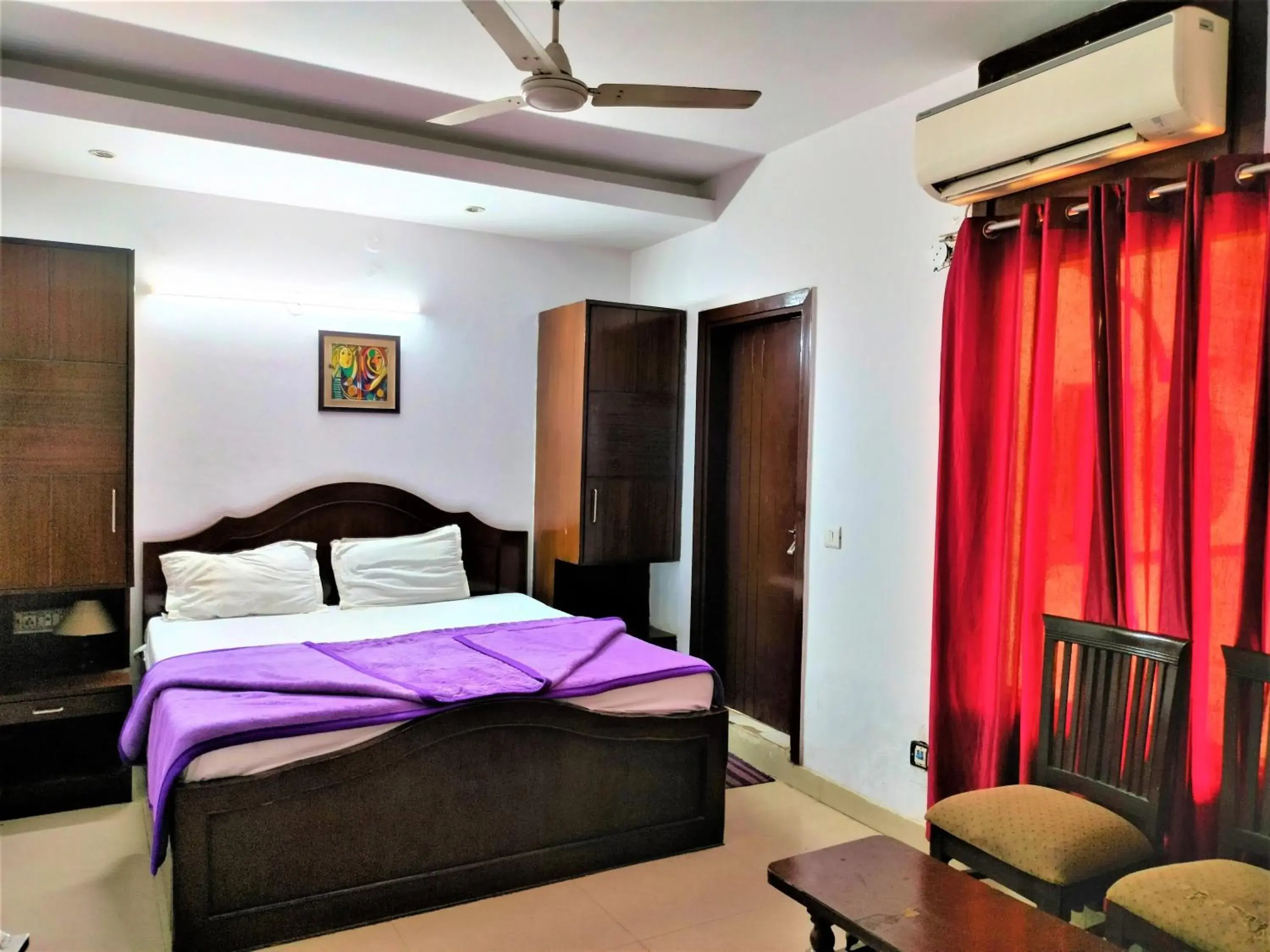 Standard Double Room with Fan in Hotel White Palace,Nizamuddin Railway Station Standard Double Room with Fan in Hotel White Palace,Nizamuddin Railway Station
