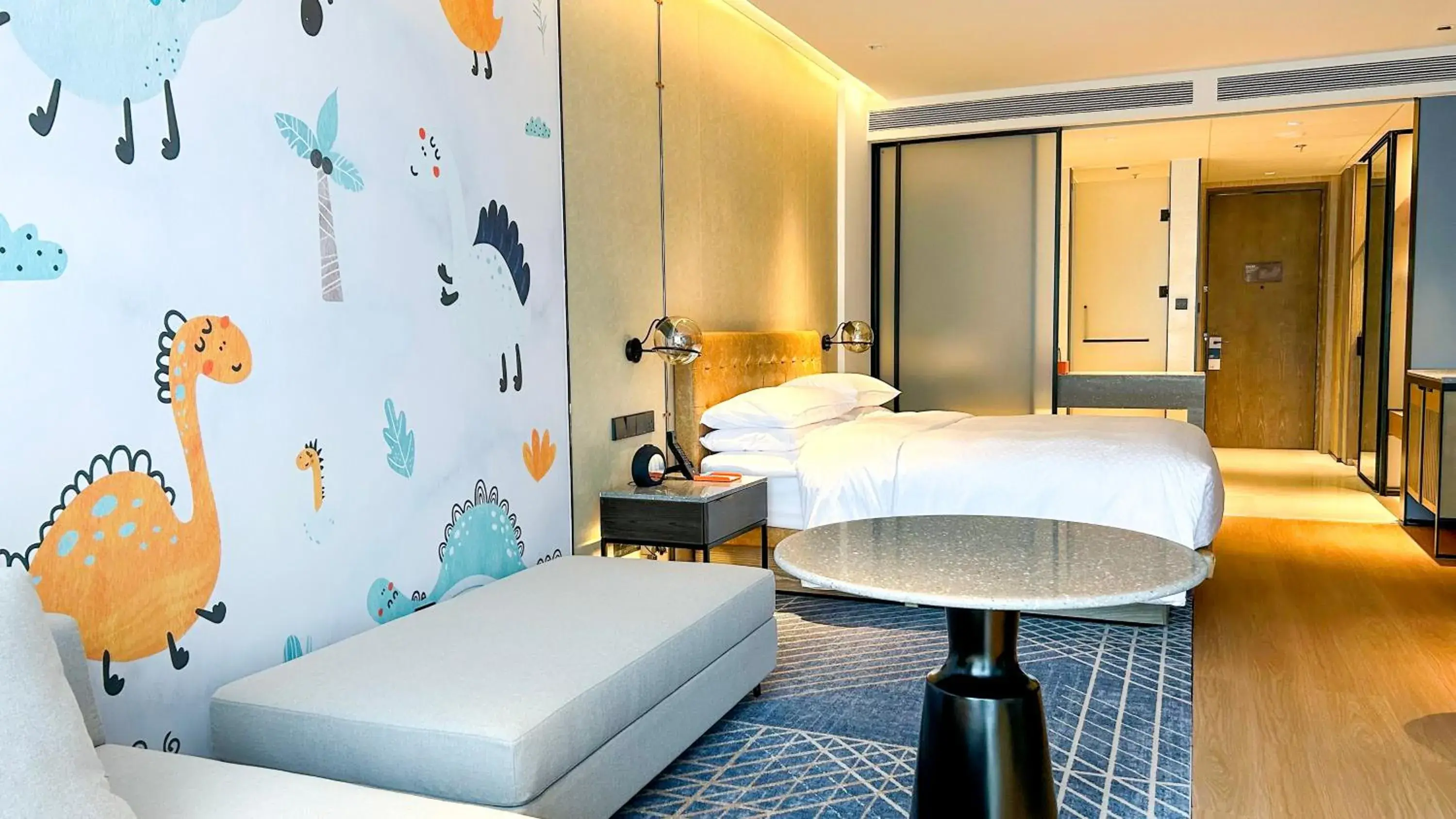 Modern Family Room with City View in Four Points by Sheraton Chongqing, Yongchuan Modern Family Room with City View in Four Points by Sheraton Chongqing, Yongchuan