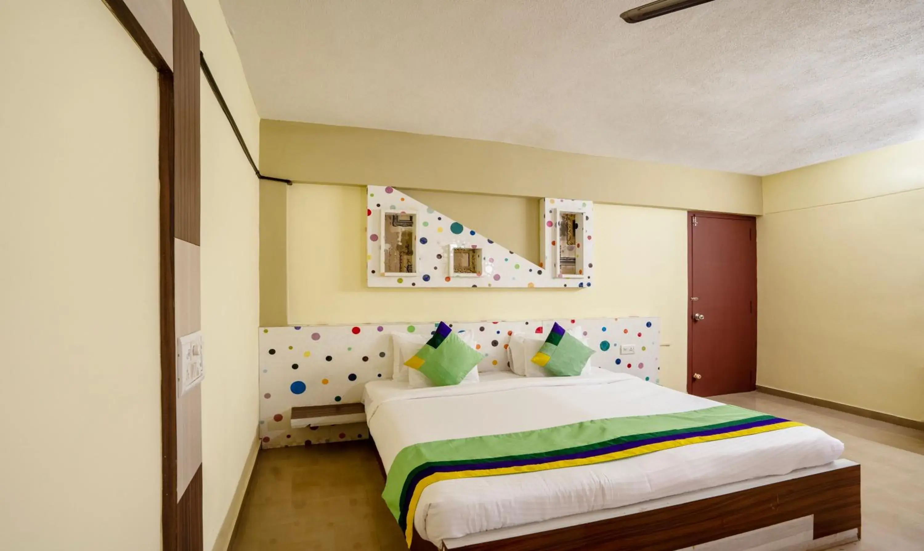 Deluxe Double Room - single occupancy in Itsy Hotels Vijaya Residency Deluxe Double Room - single occupancy in Itsy Hotels Vijaya Residency