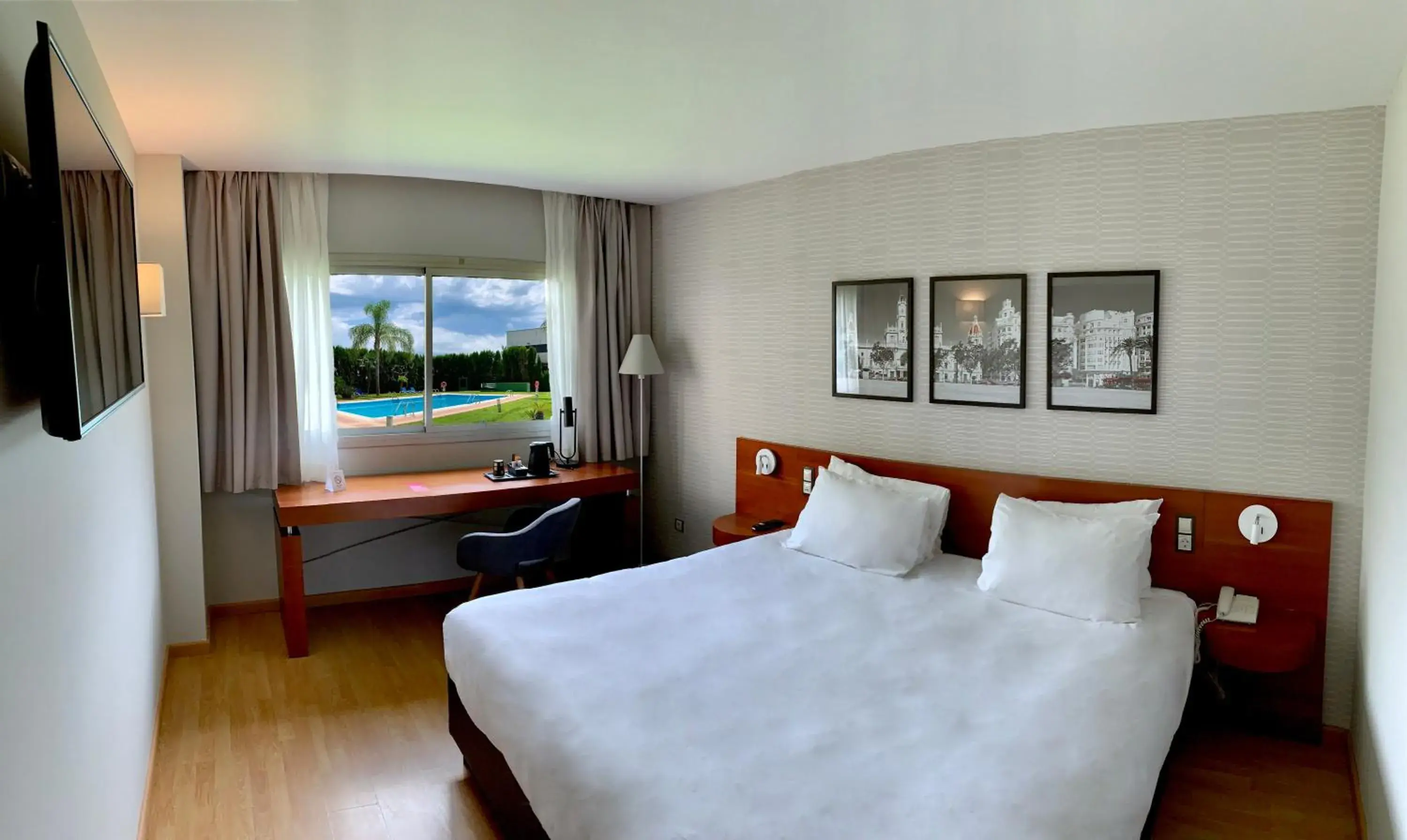 King Room with Pool View - single occupancy - Non-Smoking in Ramada by Wyndham Valencia Almussafes King Room with Pool View - single occupancy - Non-Smoking in Ramada by Wyndham Valencia Almussafes