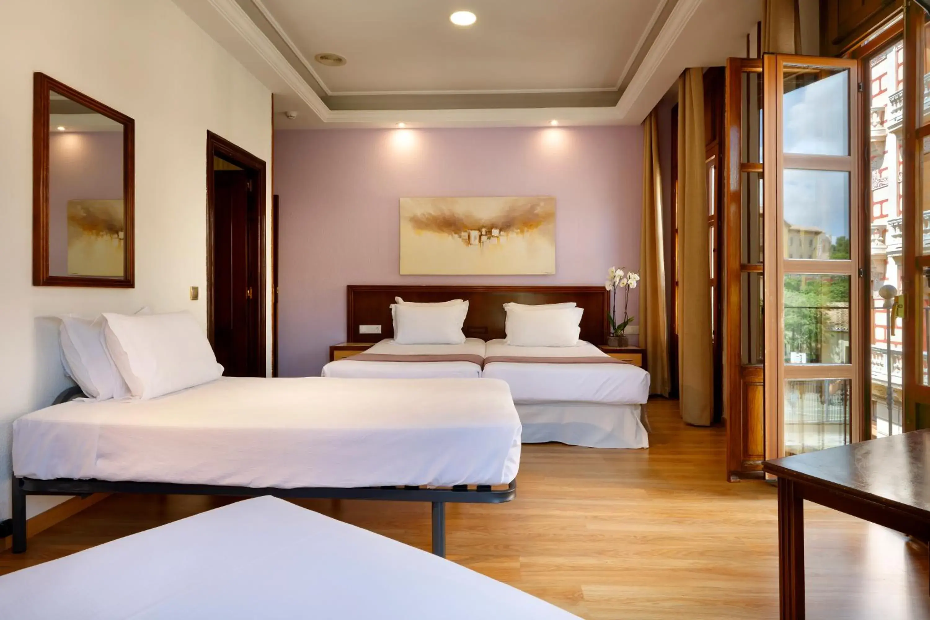 Family Room with city views in Exe Triunfo Granada Family Room with city views in Exe Triunfo Granada