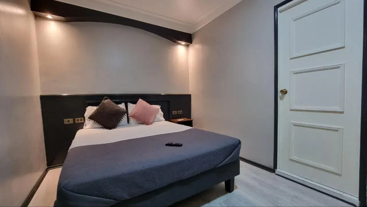 Economy Double Room in Hotel Asturias Economy Double Room in Hotel Asturias