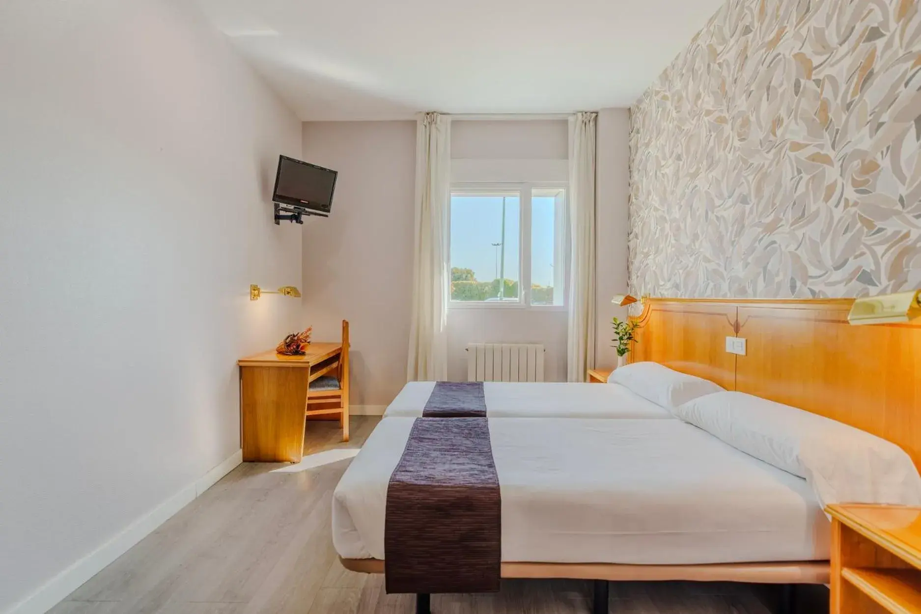 Double Room with 2 Beds in Hotel Rey Arturo Burgos Double Room with 2 Beds in Hotel Rey Arturo Burgos