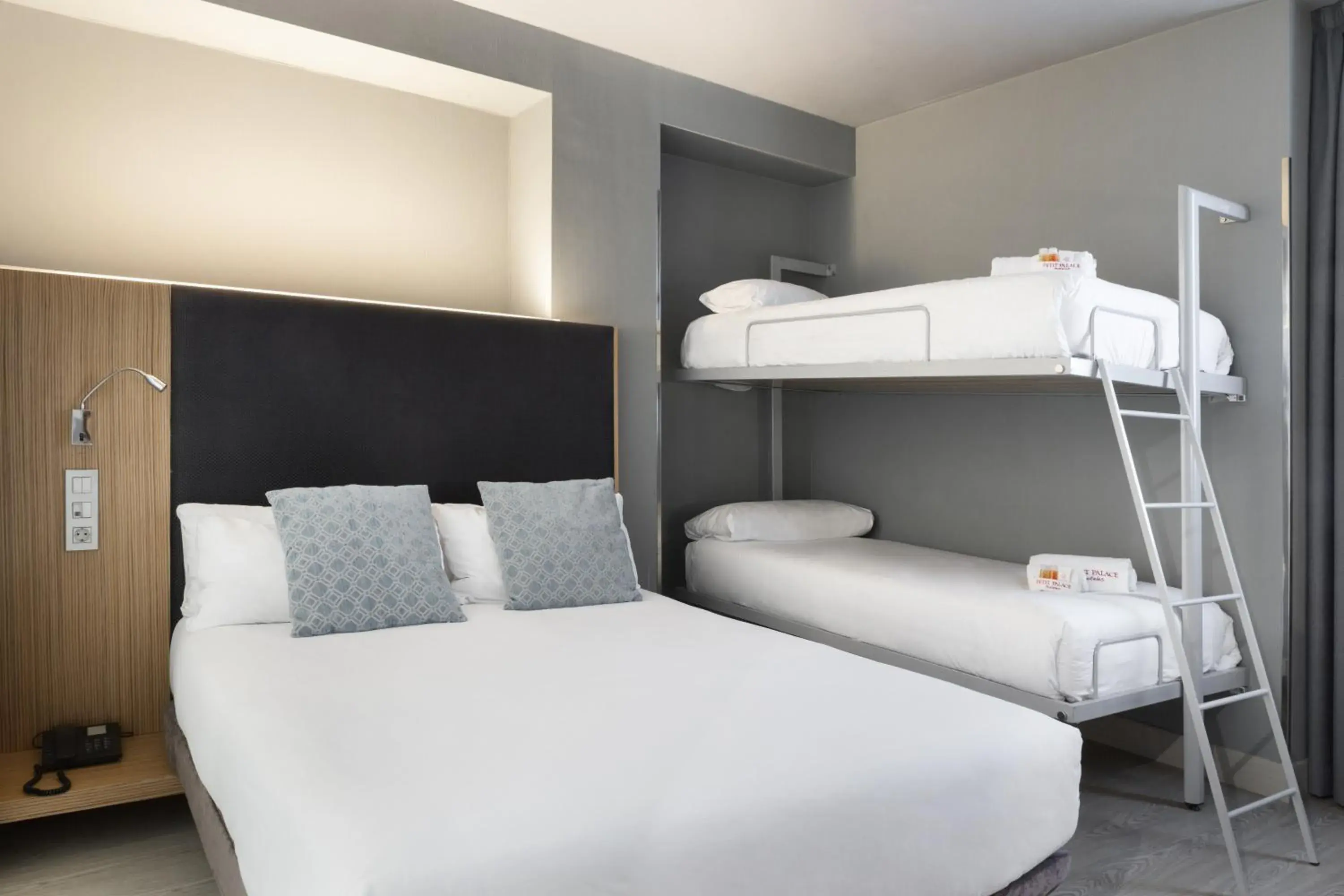 Quadruple Room (4 Adults) in Petit Palace Alcalá Quadruple Room (4 Adults) in Petit Palace Alcalá