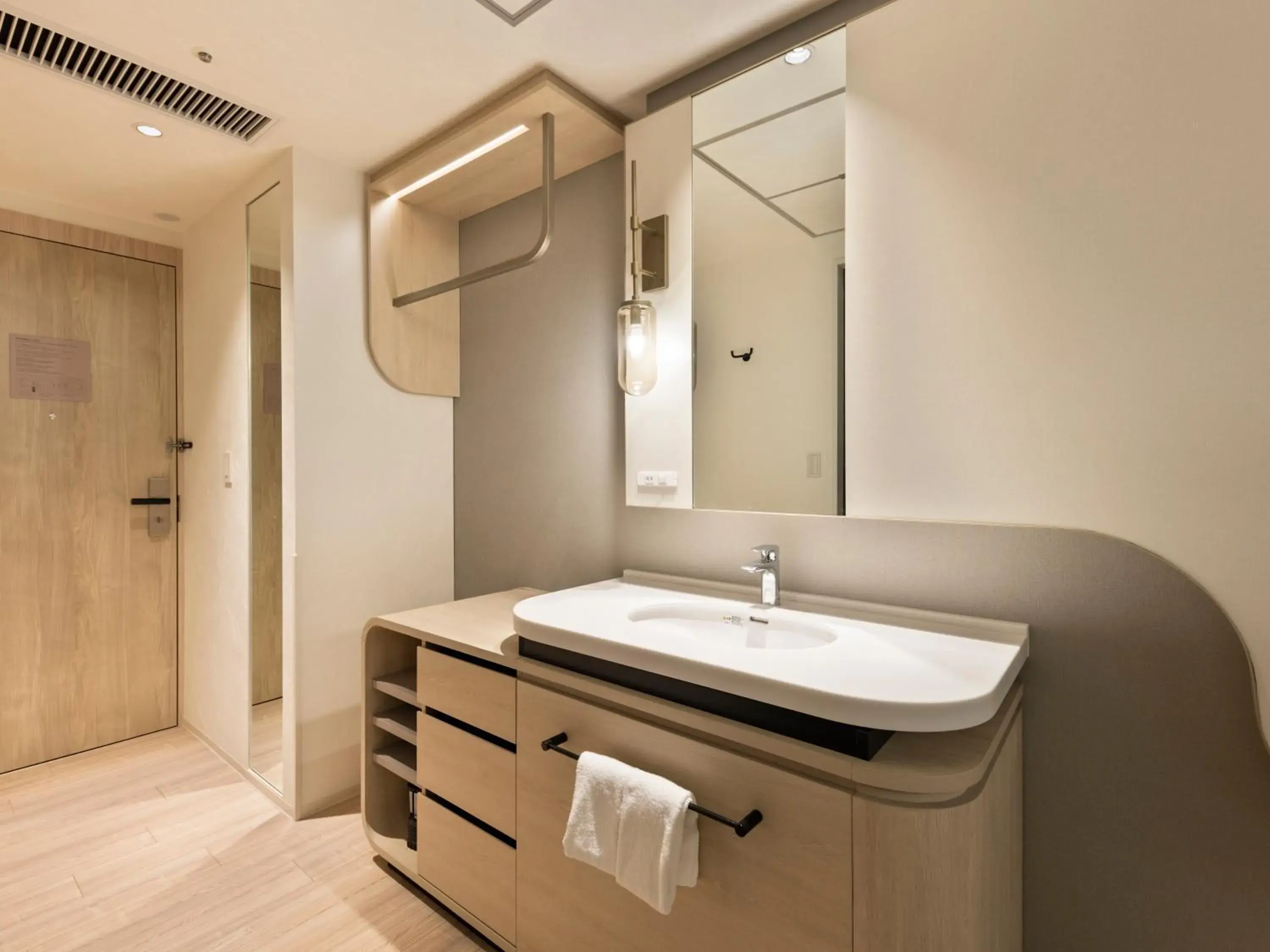 Deluxe King in Mitsui Garden Hotel Yokohama Minatomirai Premier Deluxe King in Mitsui Garden Hotel Yokohama Minatomirai Premier