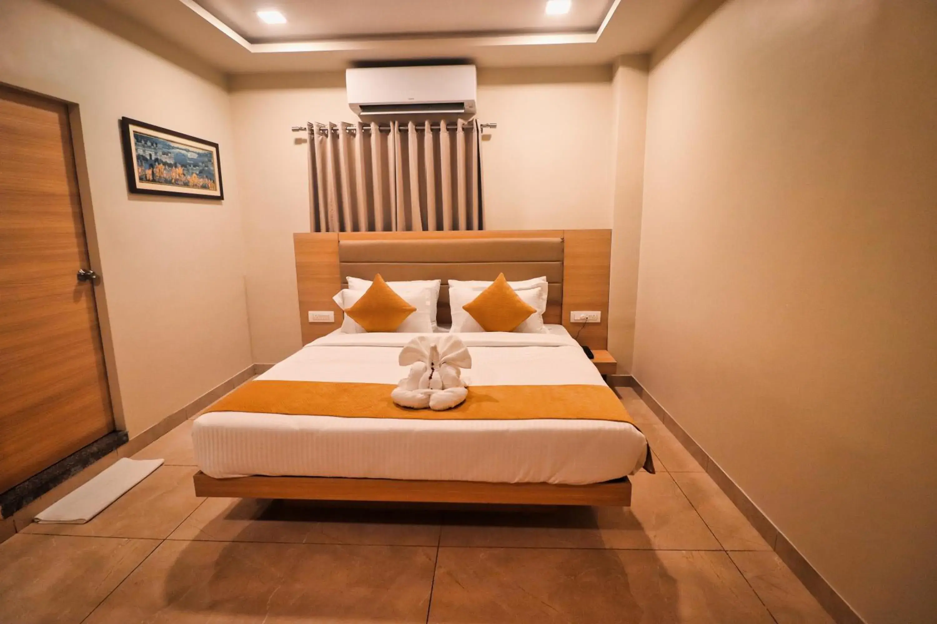 Superior Double Room in Clarks Inn Express Udaipur Superior Double Room in Clarks Inn Express Udaipur