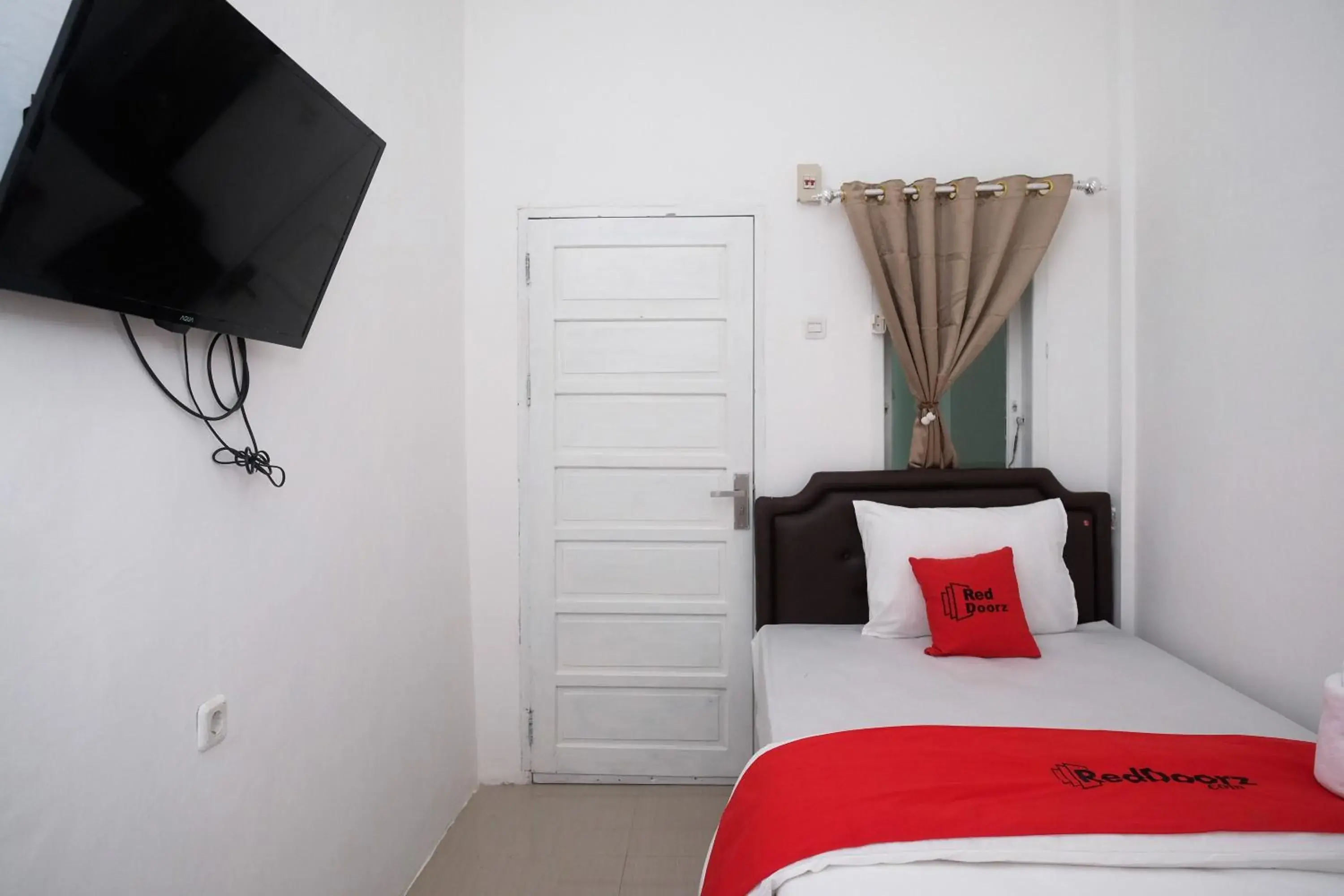 Standard Single Room - single occupancy in RedDoorz Plus At Lovina Inn Tonrangeng River Side Standard Single Room - single occupancy in RedDoorz Plus At Lovina Inn Tonrangeng River Side