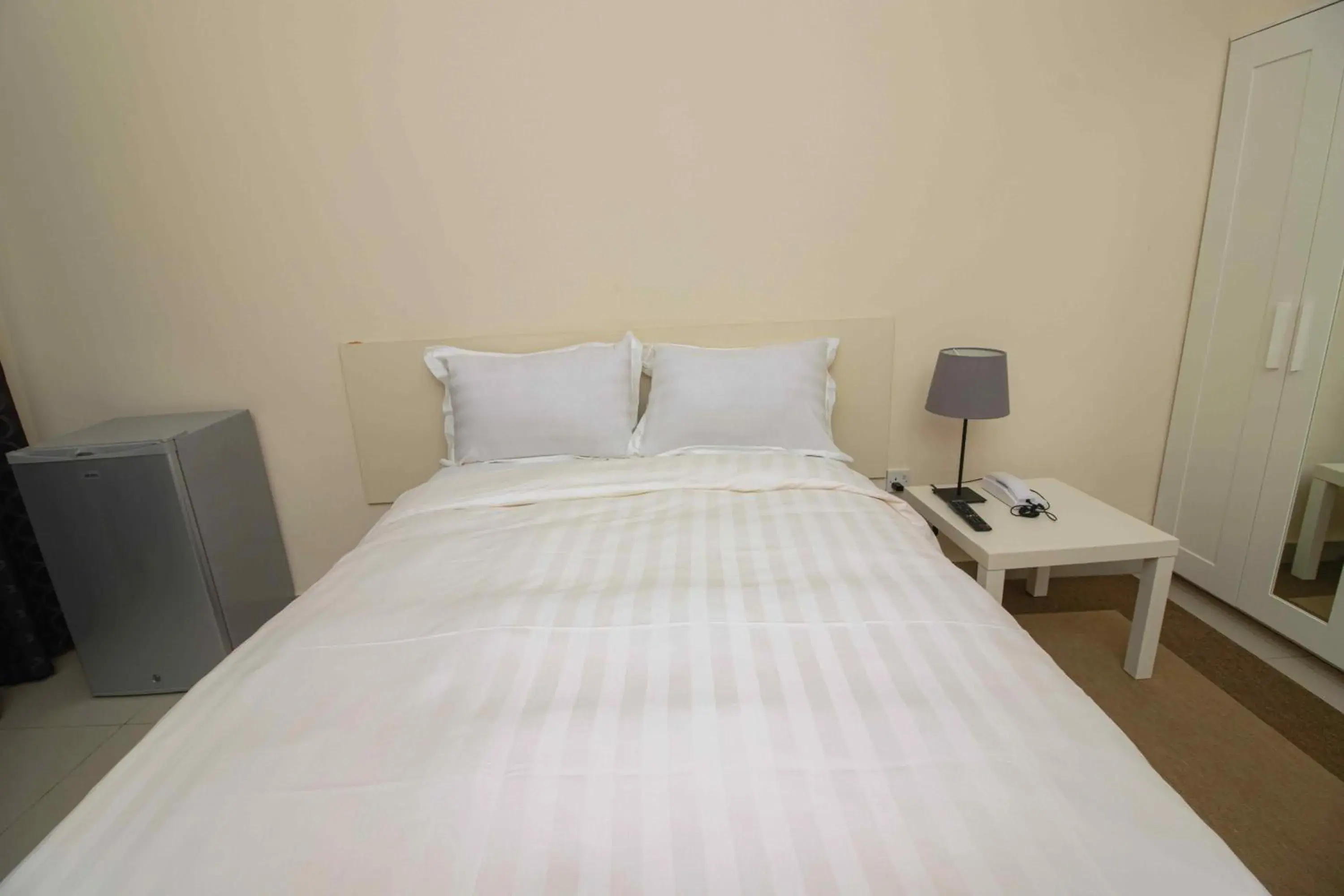 Standard Double Room - single occupancy in Brown Hills Residences Standard Double Room - single occupancy in Brown Hills Residences