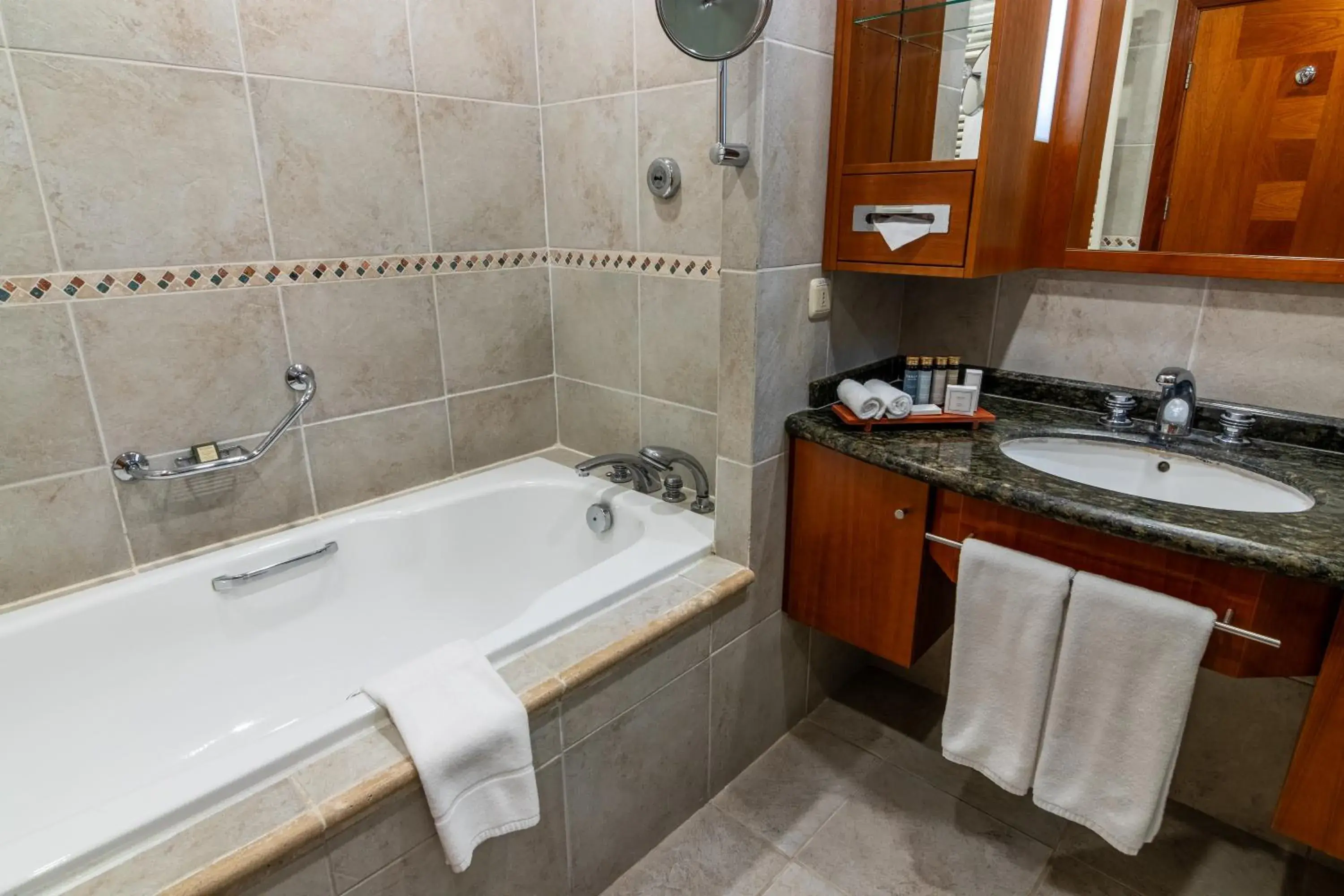 Deluxe Room in Park Lake Luxury Hotel Deluxe Room in Park Lake Luxury Hotel