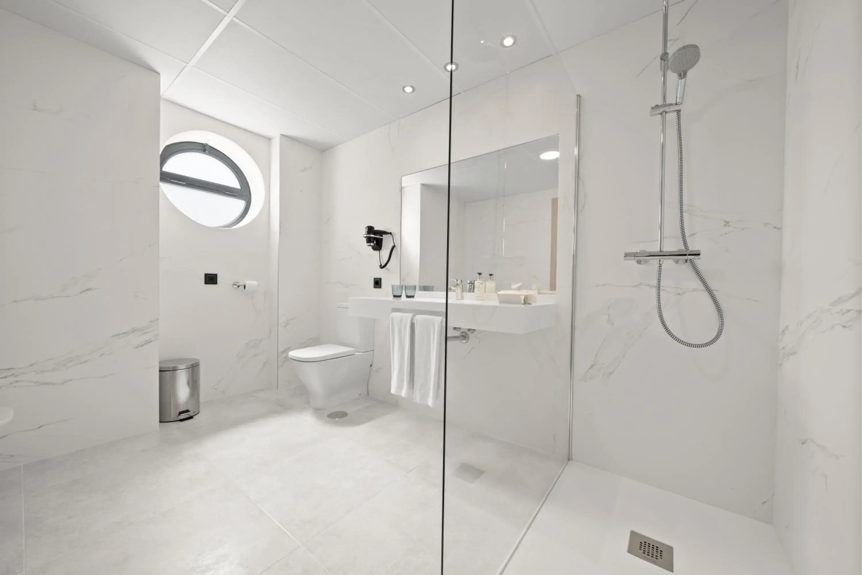 Standard Double or Twin Room in Hotel Zentral Gijón Rey Pelayo Standard Double or Twin Room in Hotel Zentral Gijón Rey Pelayo