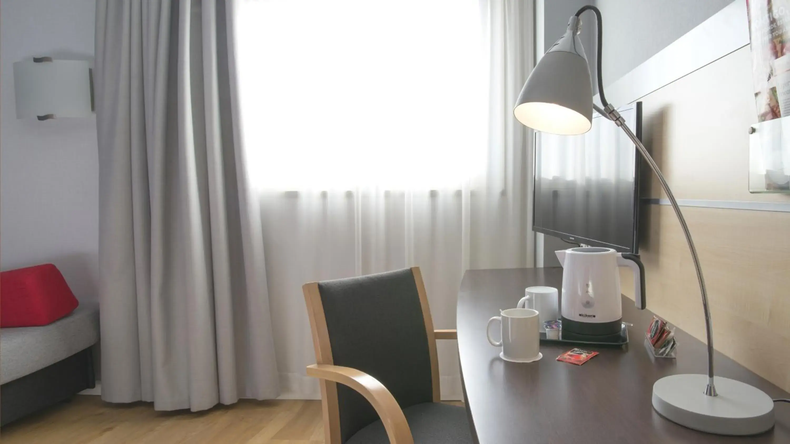 Standard Double Room - Mobility Access in Holiday Inn Express Molins de Rei by IHG Standard Double Room - Mobility Access in Holiday Inn Express Molins de Rei by IHG
