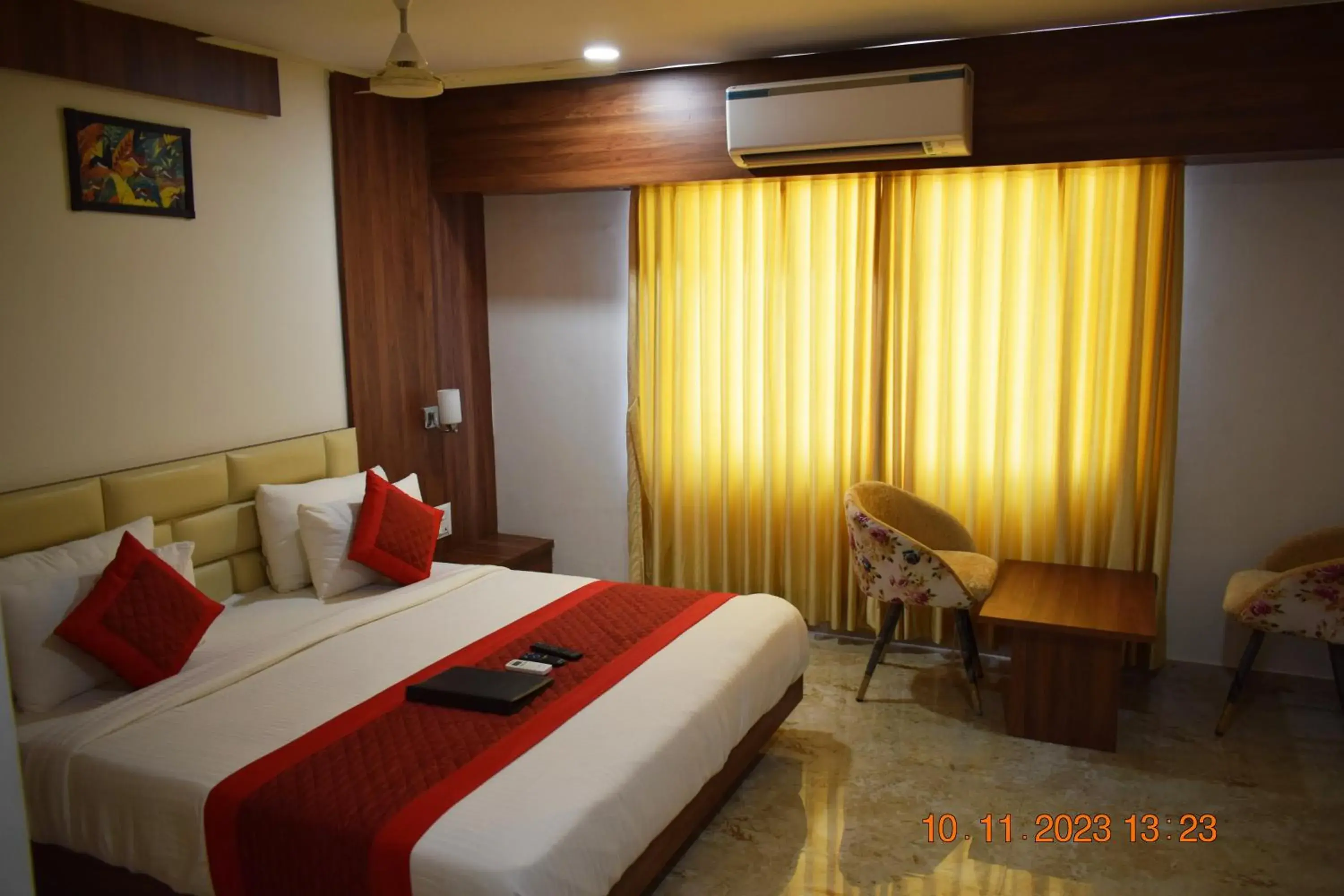 Superior King Room in LEELA BIZOTEL Superior King Room in LEELA BIZOTEL