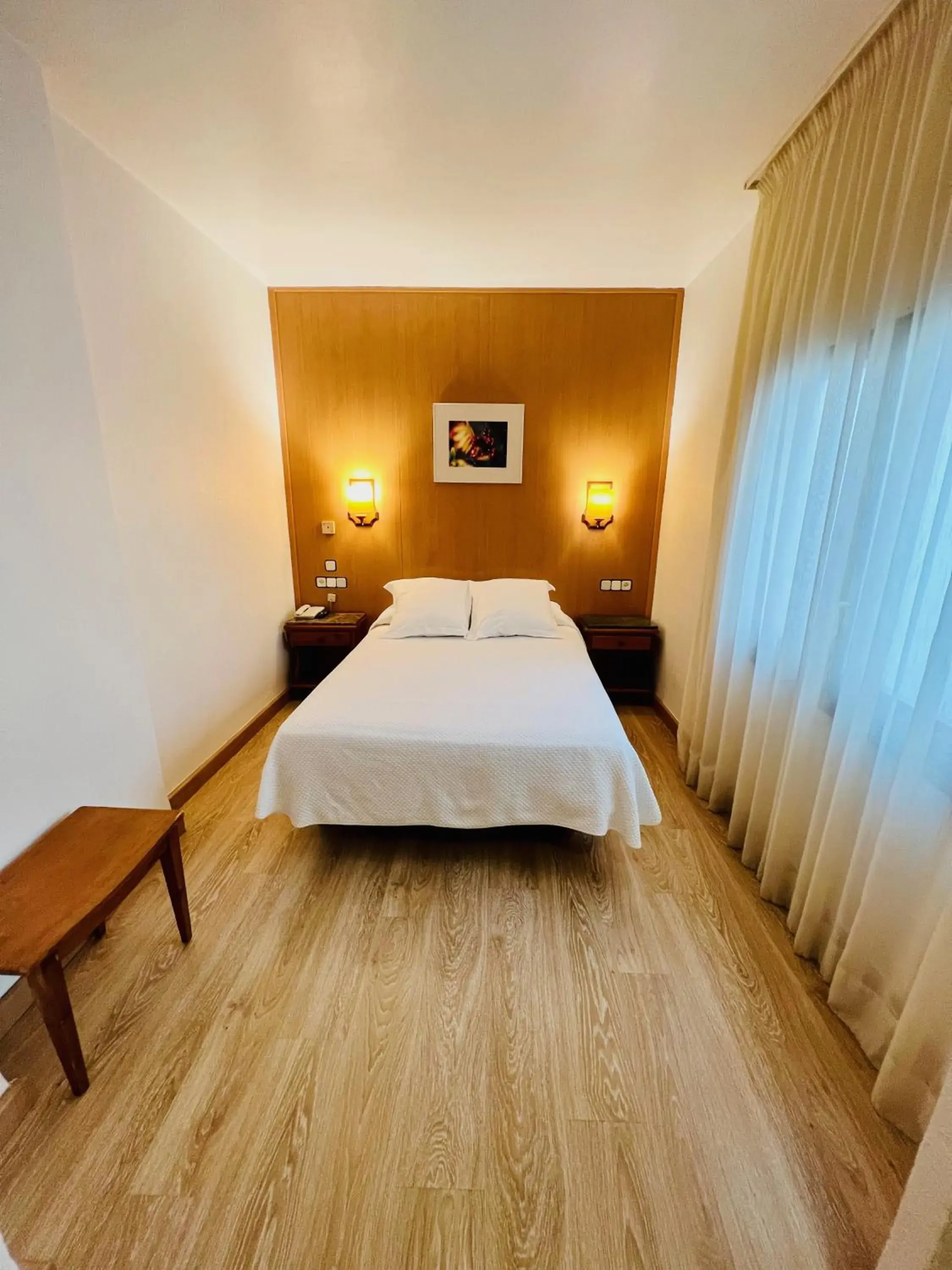 Economy Double Room in Tortosa Parc Economy Double Room in Tortosa Parc