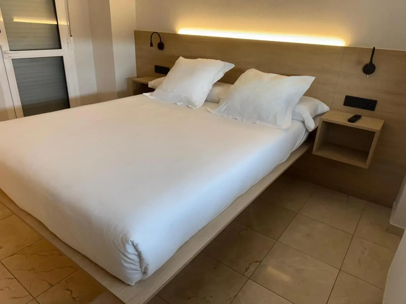 Double or Twin Room with Sitting Area - single occupancy in Hotel Apartamentos Ciudad de Lugo Double or Twin Room with Sitting Area - single occupancy in Hotel Apartamentos Ciudad de Lugo