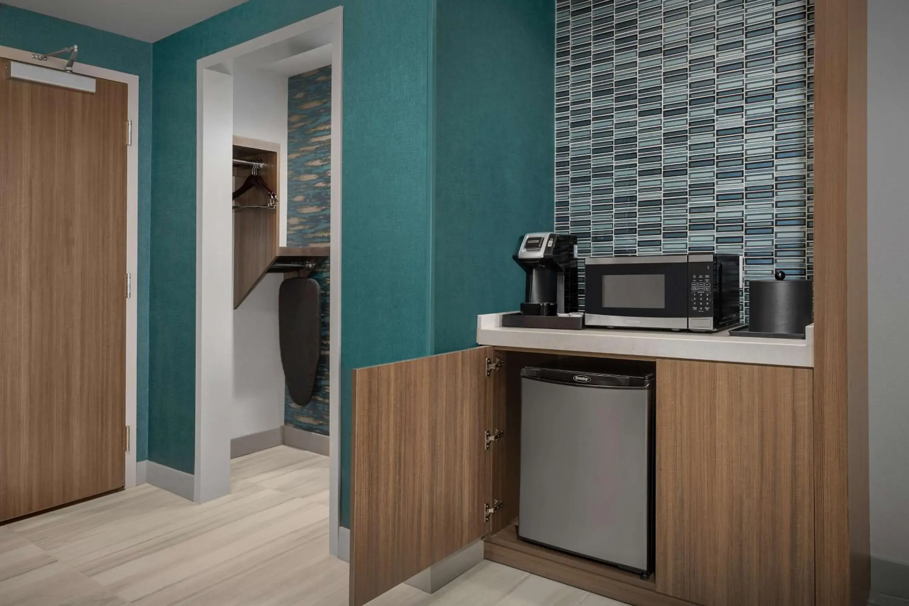 Queen Room with Two Queen Beds in Hilton Garden Inn Florence Cincinnati Airport South Queen Room with Two Queen Beds in Hilton Garden Inn Florence Cincinnati Airport South