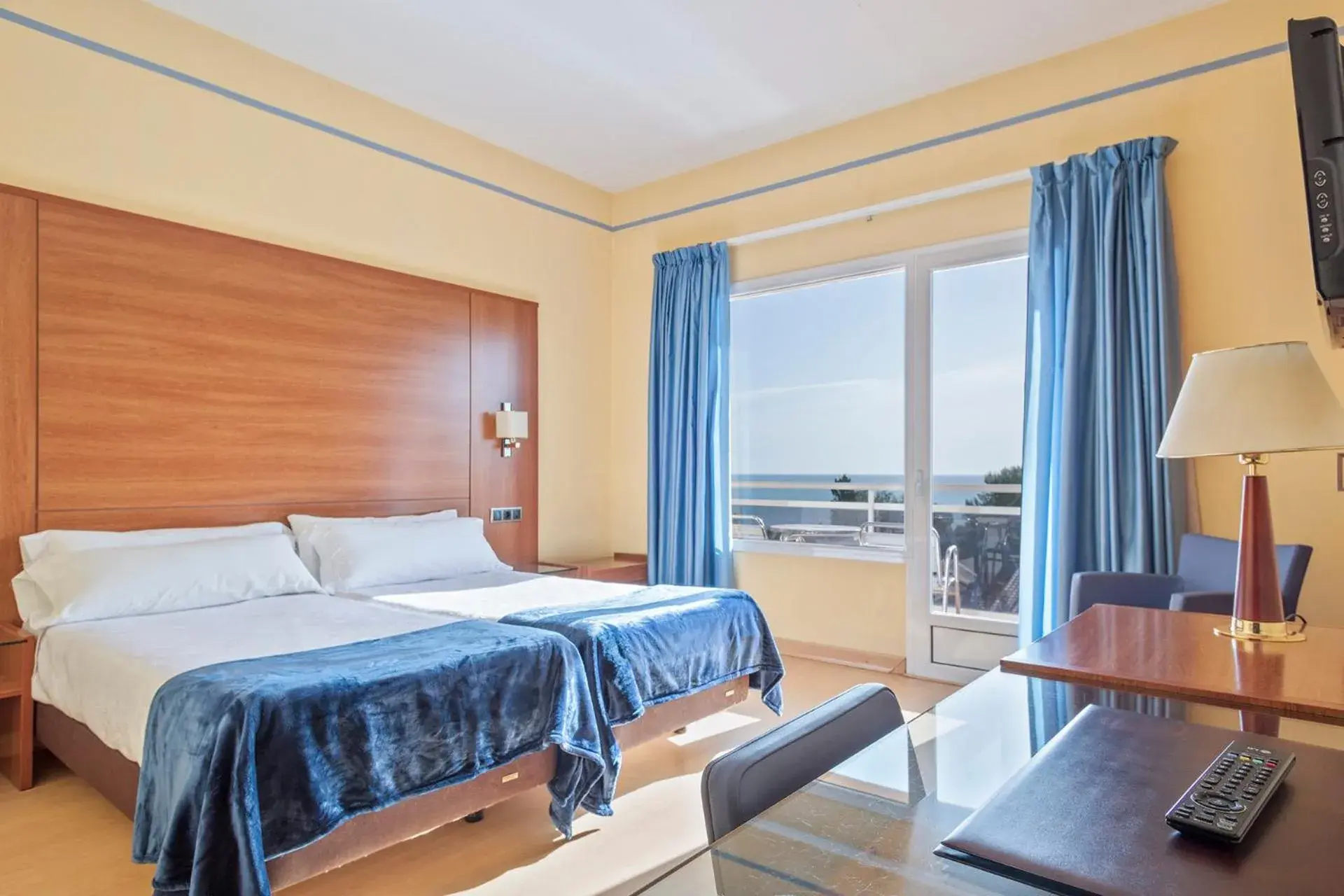 Twin Room with Balcony and Sea View in Hotel Sant Jordi Twin Room with Balcony and Sea View in Hotel Sant Jordi