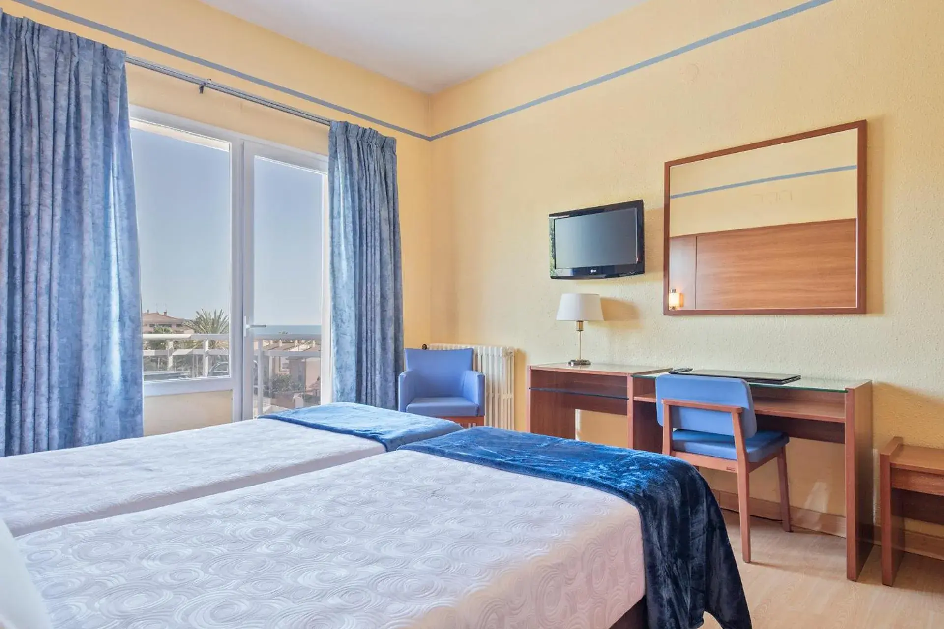 Double Room with Balcony in Hotel Sant Jordi Double Room with Balcony in Hotel Sant Jordi