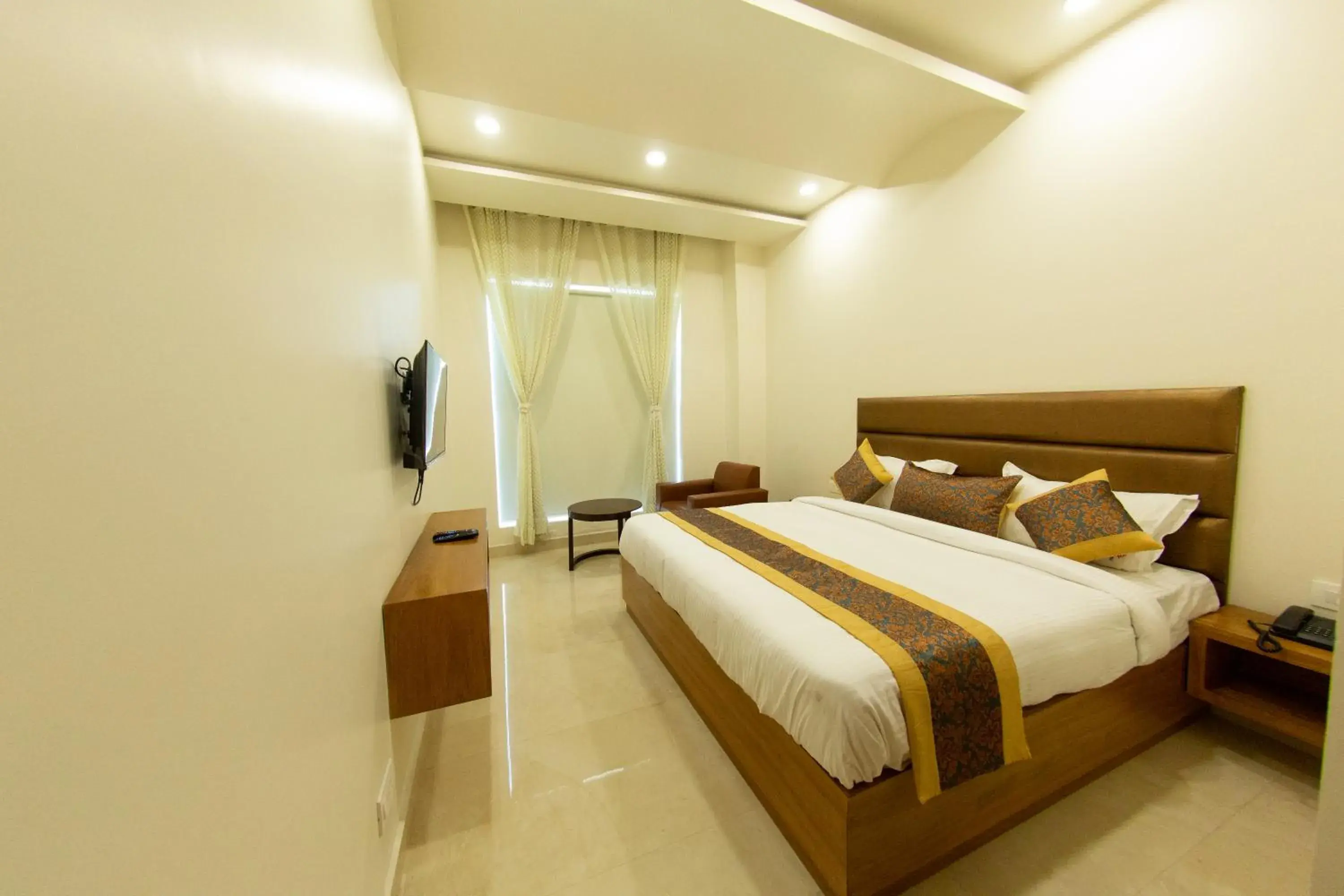 Superior King Room - single occupancy in Comfort Hotel Amritsar by Choice Hotels Superior King Room - single occupancy in Comfort Hotel Amritsar by Choice Hotels