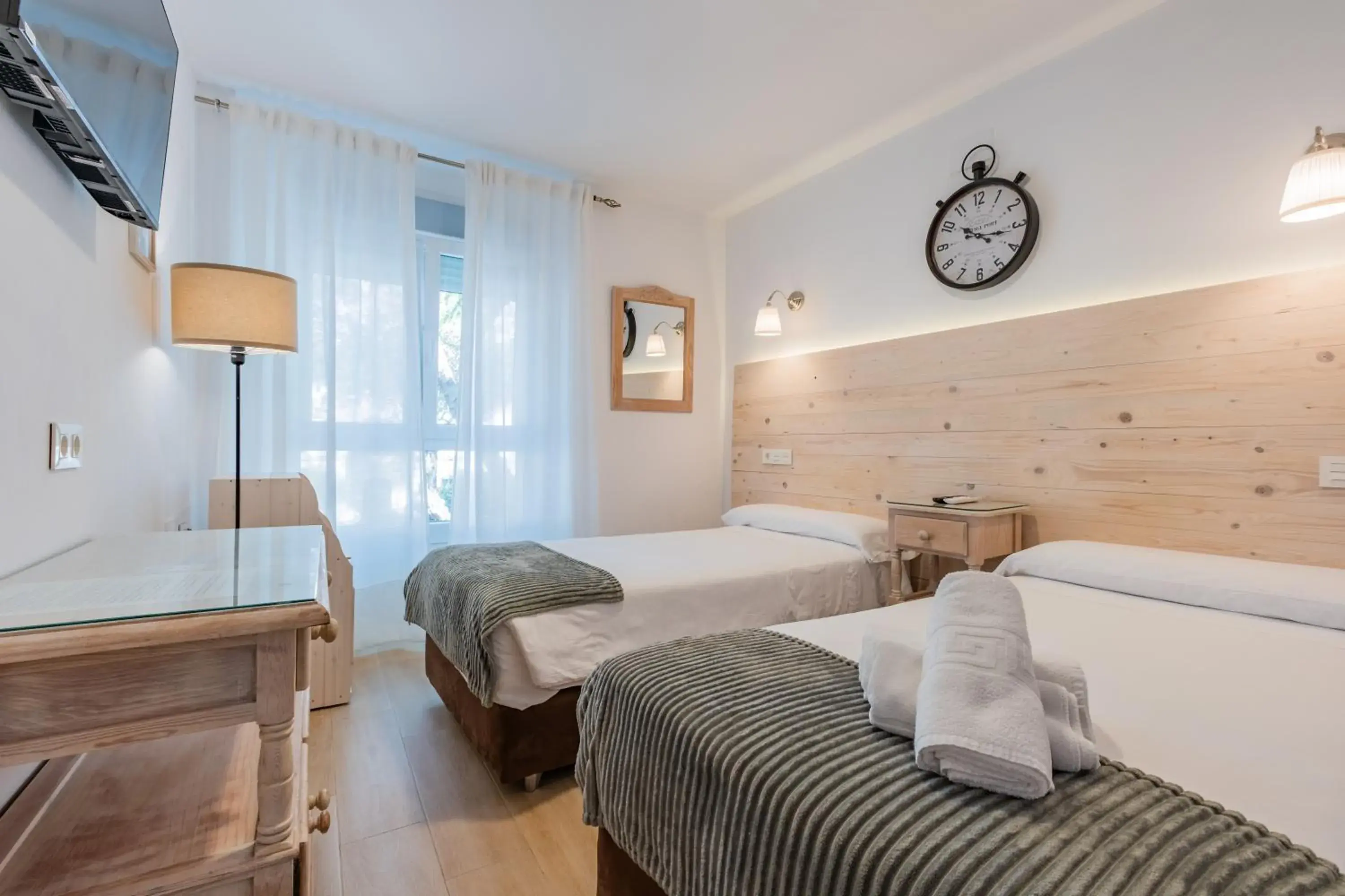 Twin Room in El Nogal Home Twin Room in El Nogal Home