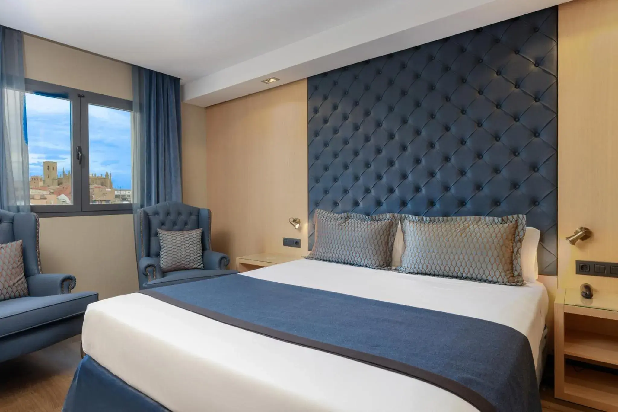 Suite with Terrace in Hotel Pedro I De Aragon 4 Estrellas SUPERIOR Suite with Terrace in Hotel Pedro I De Aragon 4 Estrellas SUPERIOR