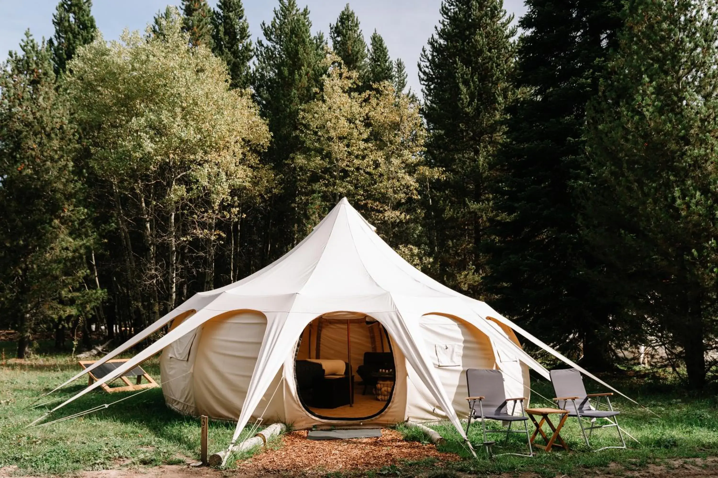 Yellowstone Family Tent in Starlight Retreat Yellowstone Yellowstone Family Tent in Starlight Retreat Yellowstone