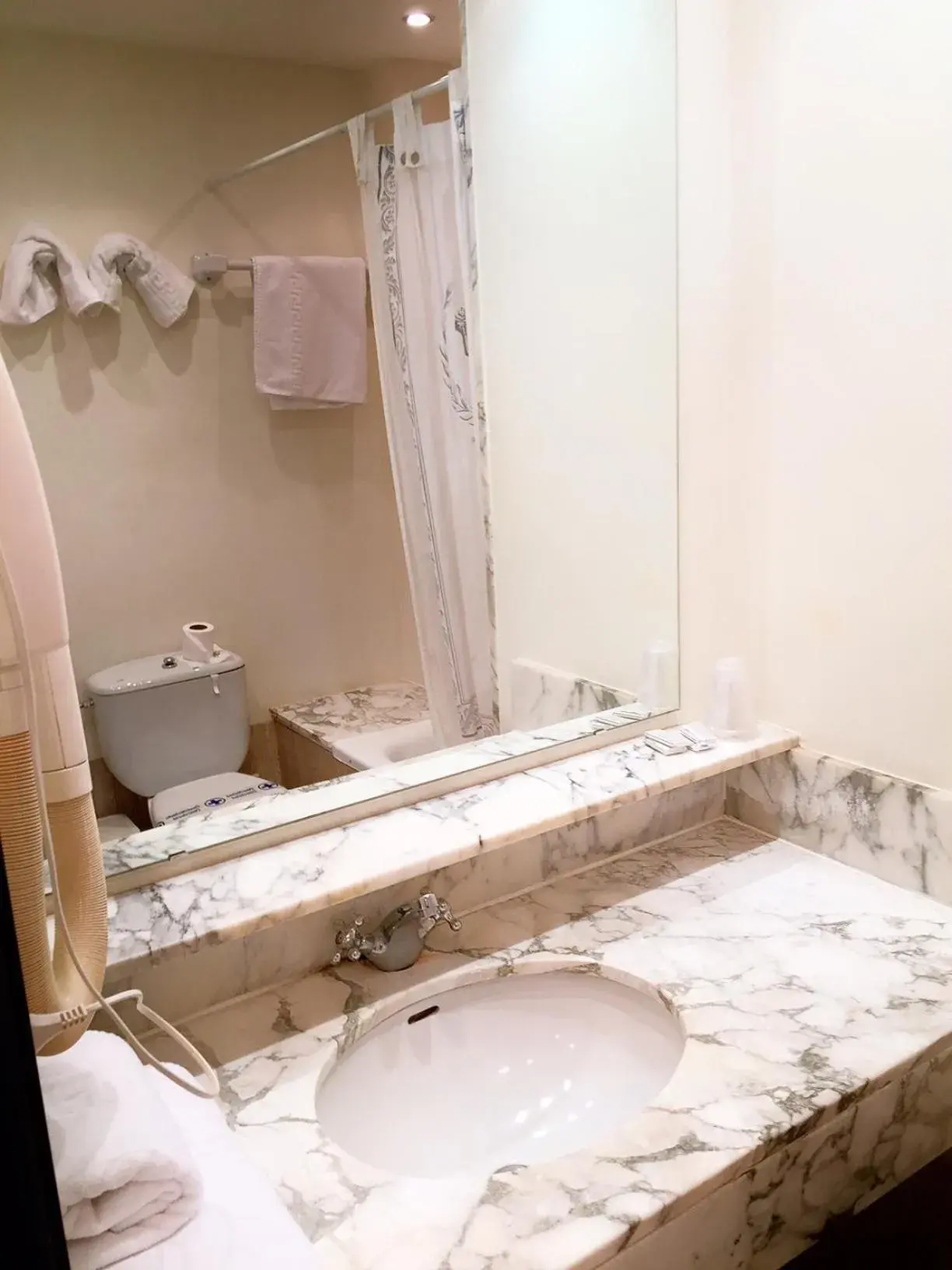 Apartment with Balcony in Cèsar Apartment with Balcony in Cèsar