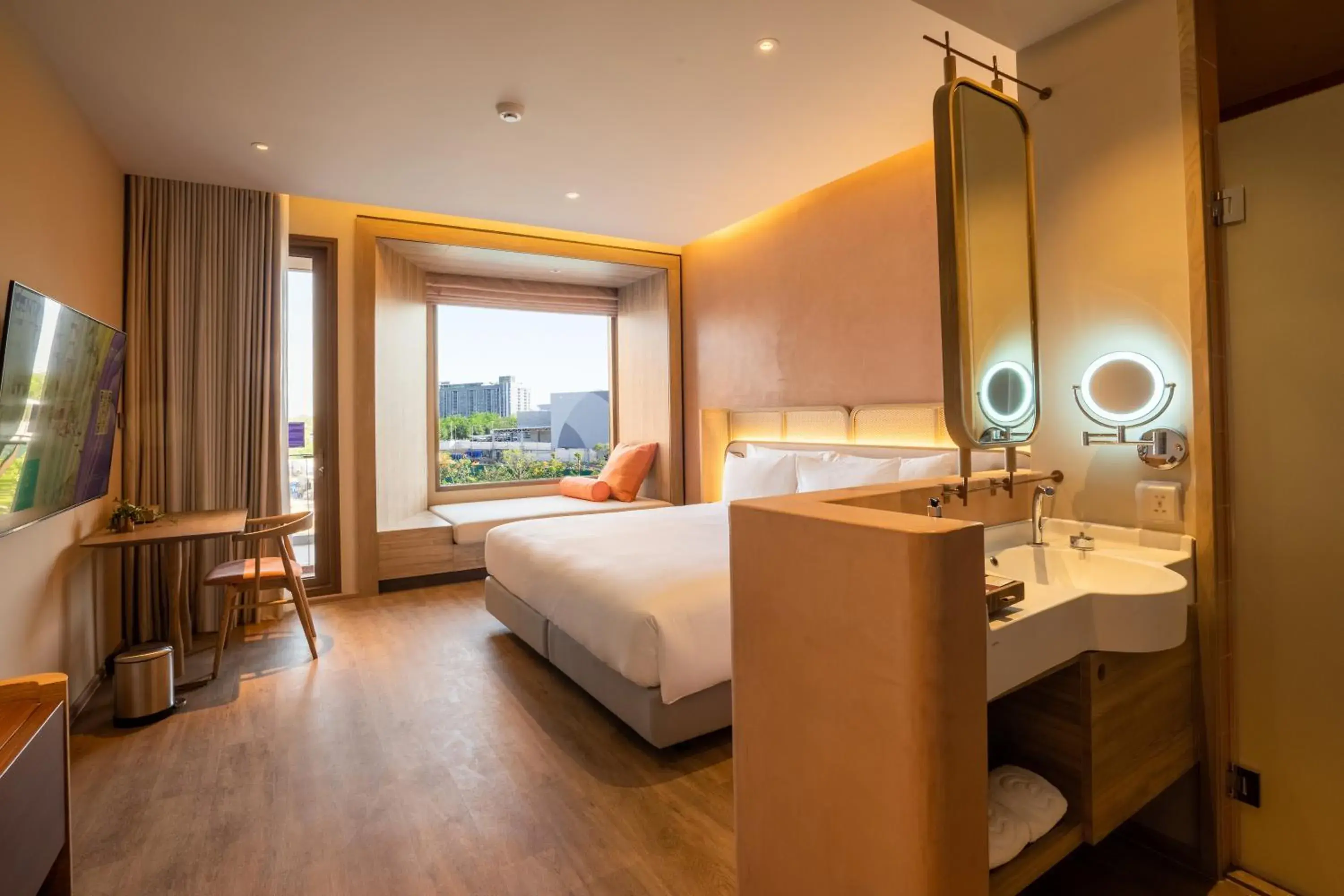 Premium Deluxe King Room with Pool View in Centara Ubon Premium Deluxe King Room with Pool View in Centara Ubon
