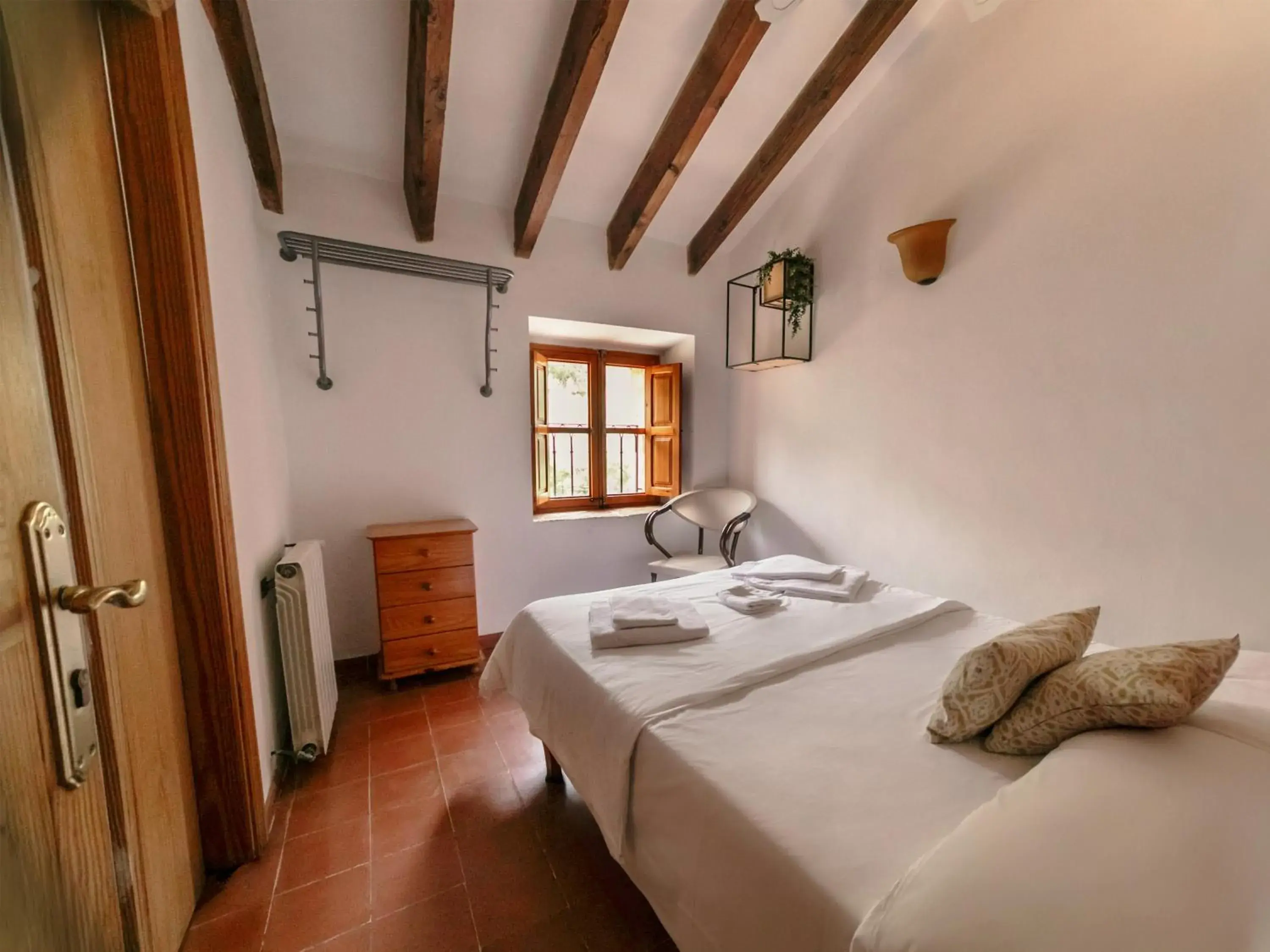 Economy Double Room in Petit Hotel Hostatgeria La Victoria Economy Double Room in Petit Hotel Hostatgeria La Victoria